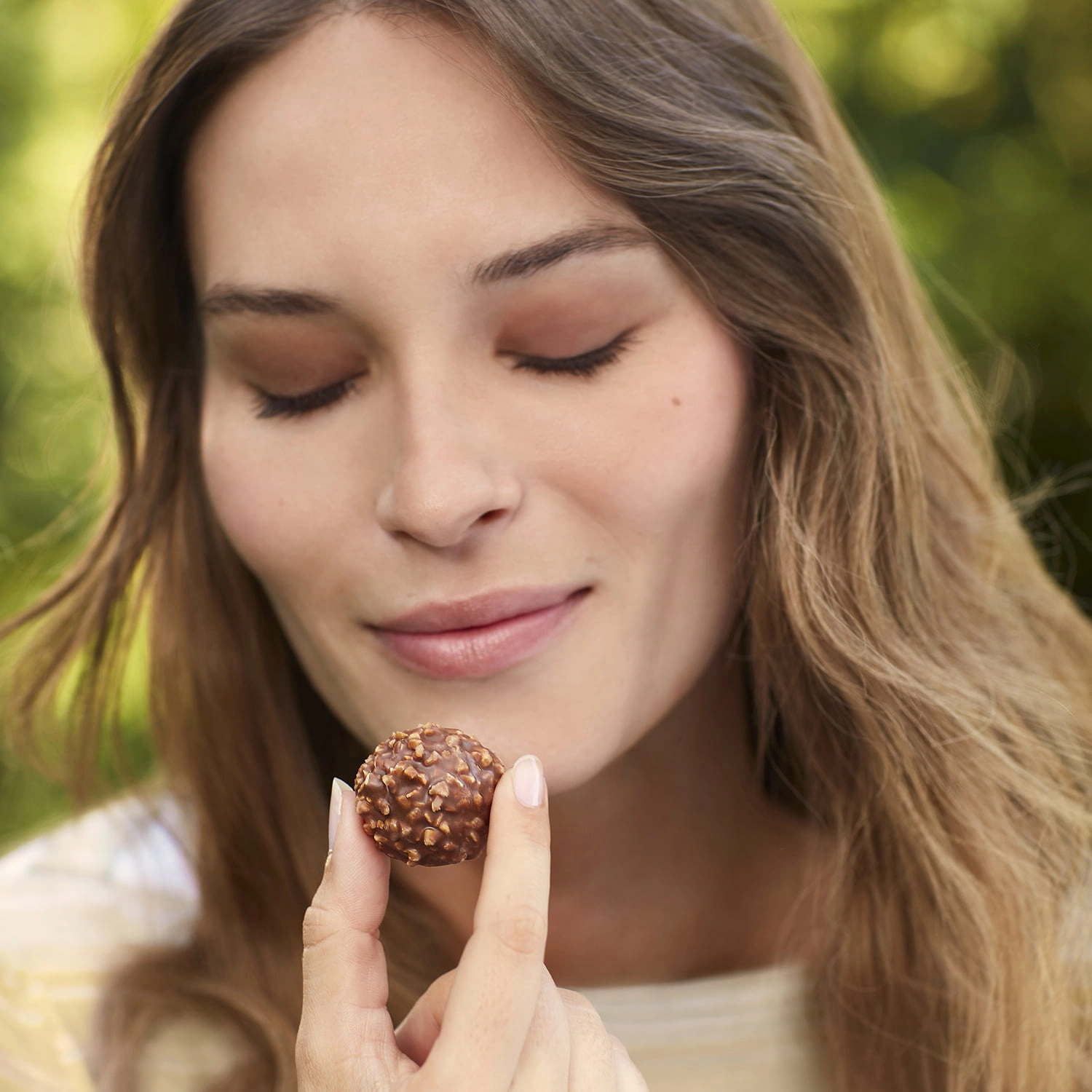 Ferrero Rocher Fine Hazelnut Milk Chocolate 100g - Image 6
