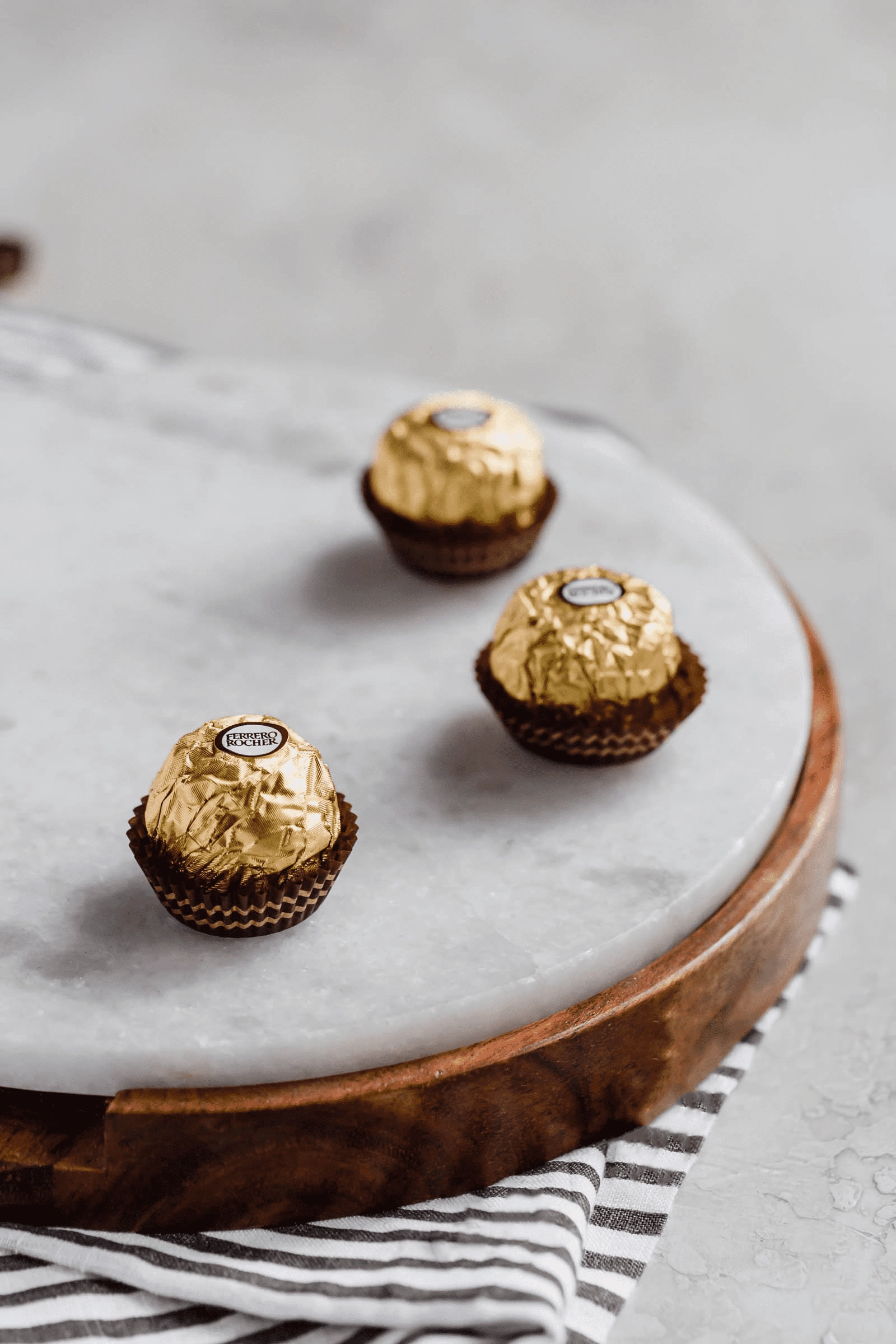 Ferrero Rocher Fine Hazelnut Milk Chocolate 100g - Image 4