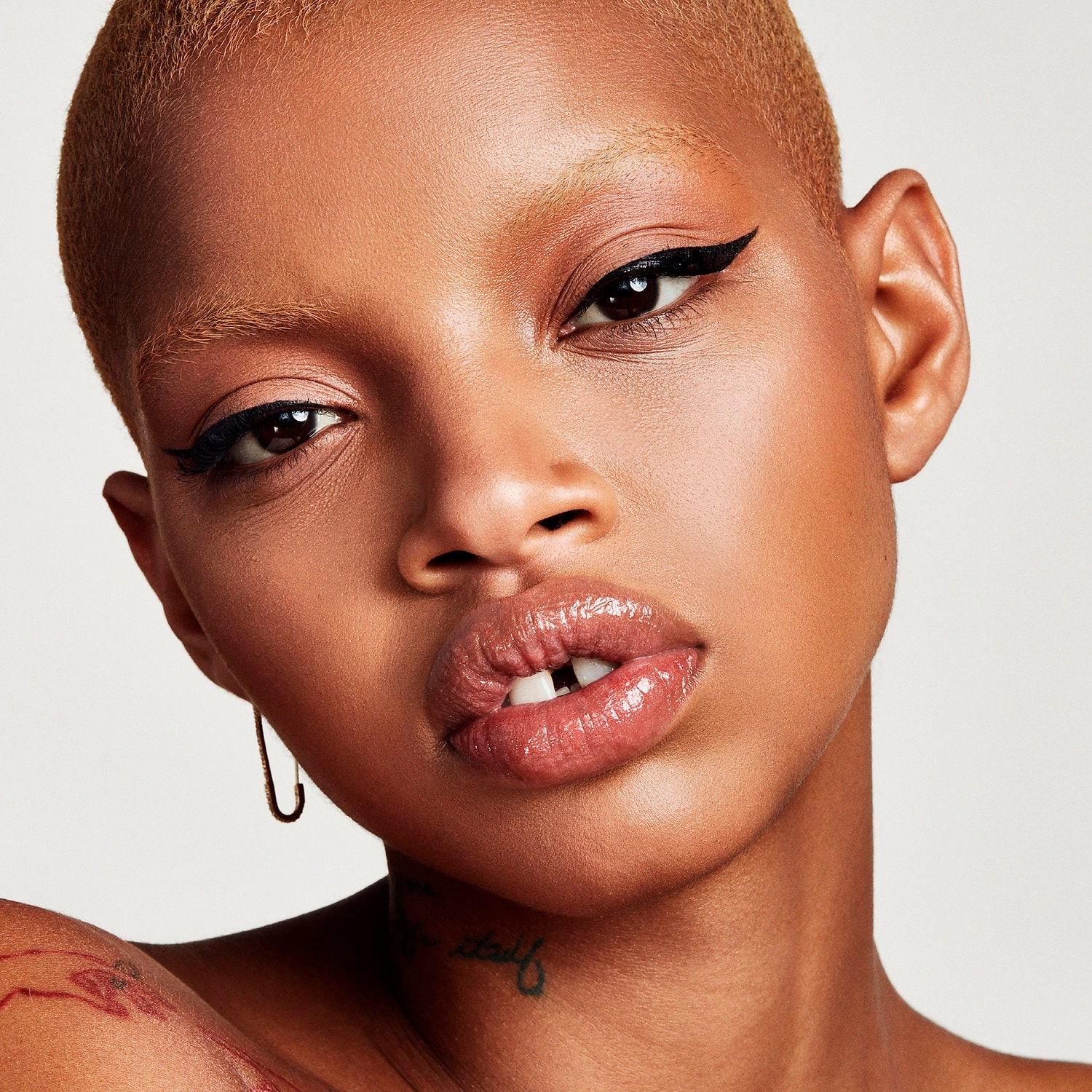 Fenty Beauty by Rihanna Flyliner Longwear Liquid Eyeliner in Cuz I'm Black - True Satin Black - Image 5