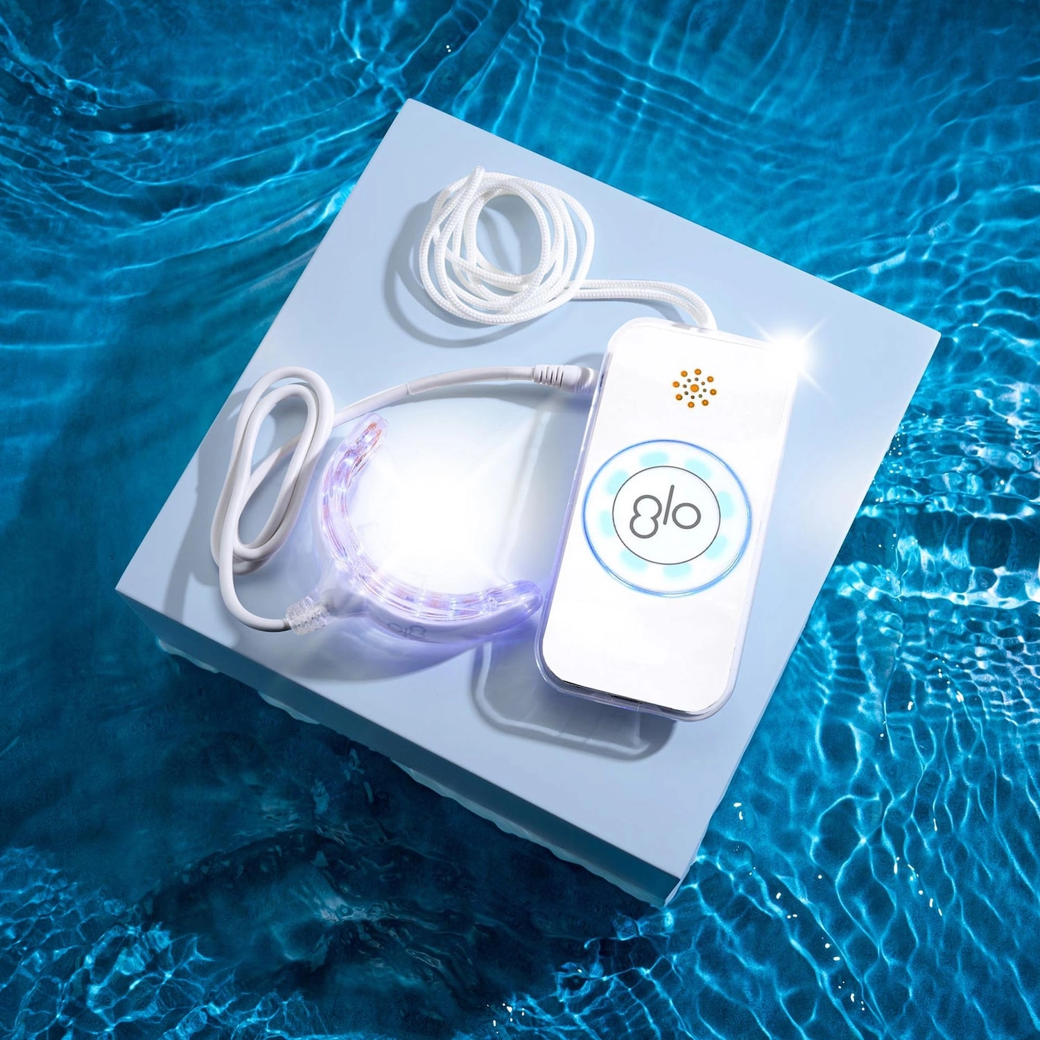 GLO Science GLO Brilliant® White Smile - At Home Teeth Whitening Device (White, Refill Available) - Image 9