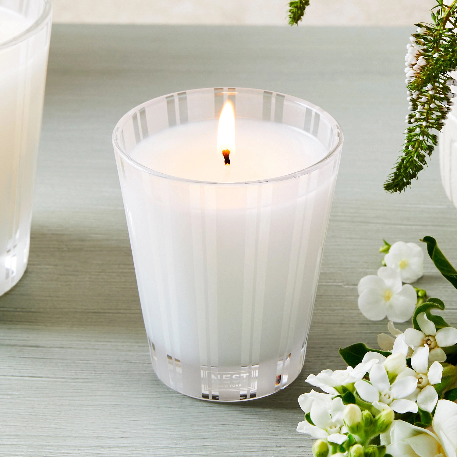 NEST New York Bamboo Candle 2.0 oz/57g Fresh Florals Jasmine Green Notes - Image 2