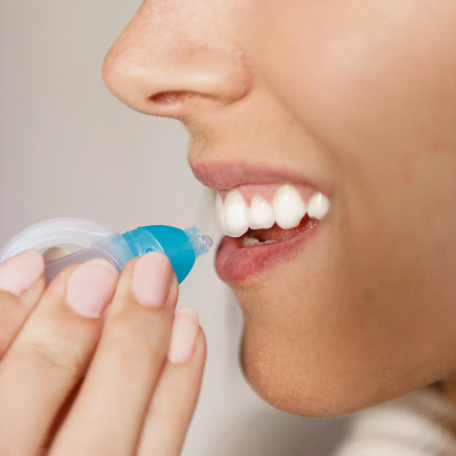 GLO Science GLO Lit™ Teeth Whitening Vials 7 Pack + Lip Care - Image 5