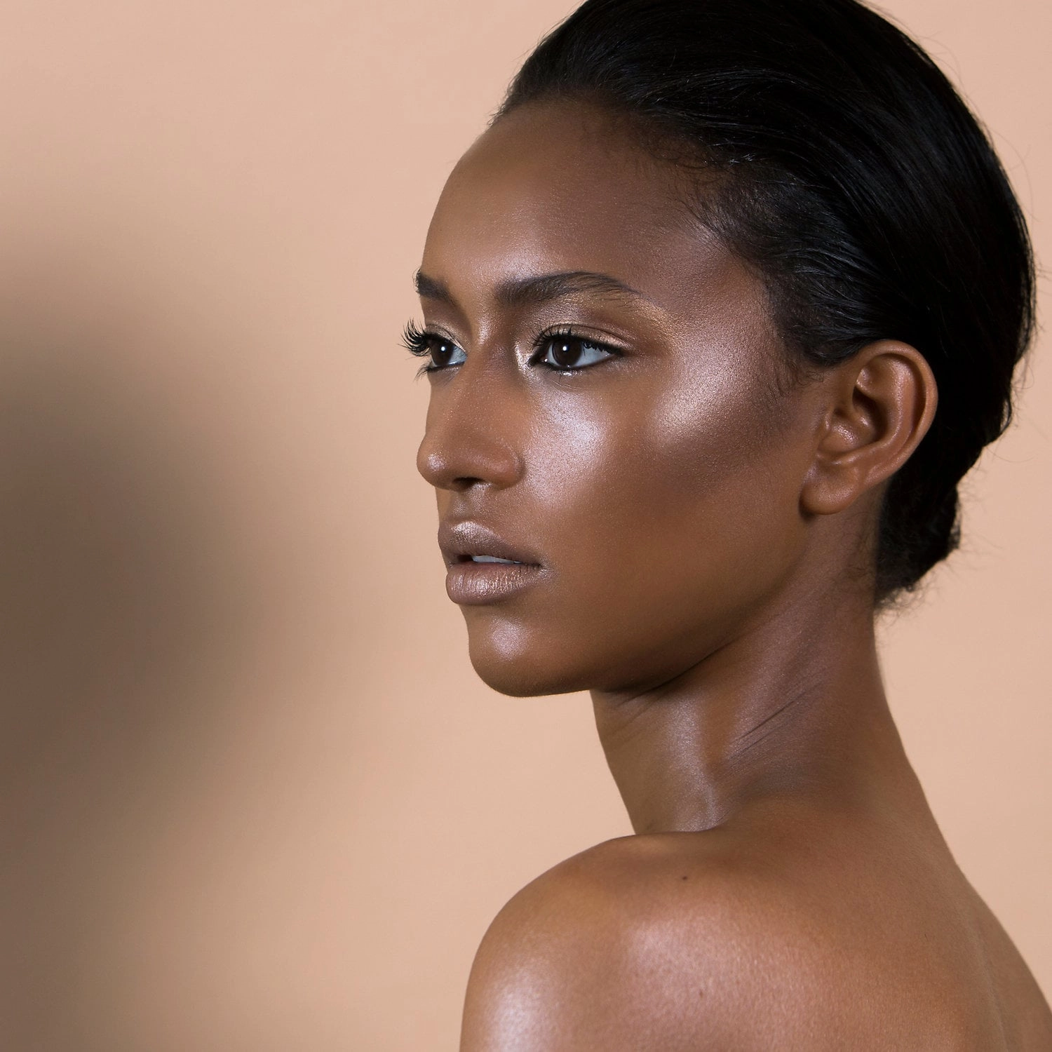 Natasha Denona All Over Glow Face & Body Shimmer in Powder - Color: 03 Dark - Image 4