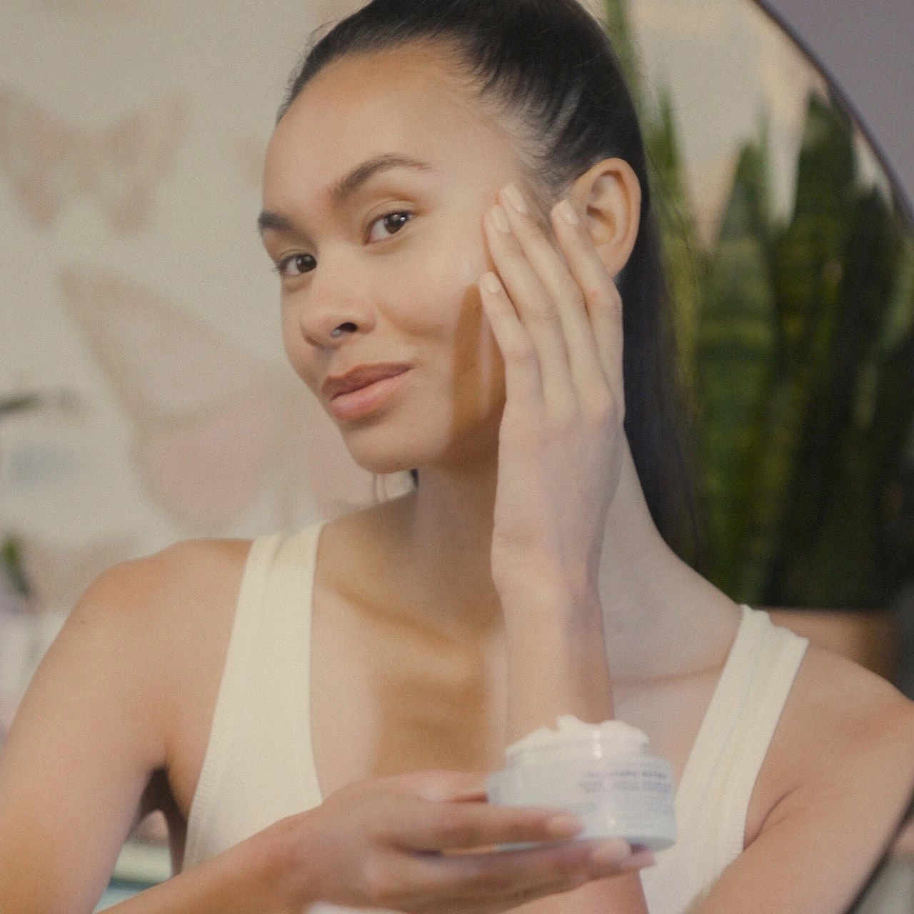 Peter Thomas Roth Water Drench® Hyaluronic Cloud Cream Hydrating Moisturizer 1.7 / 50 mL - Image 4