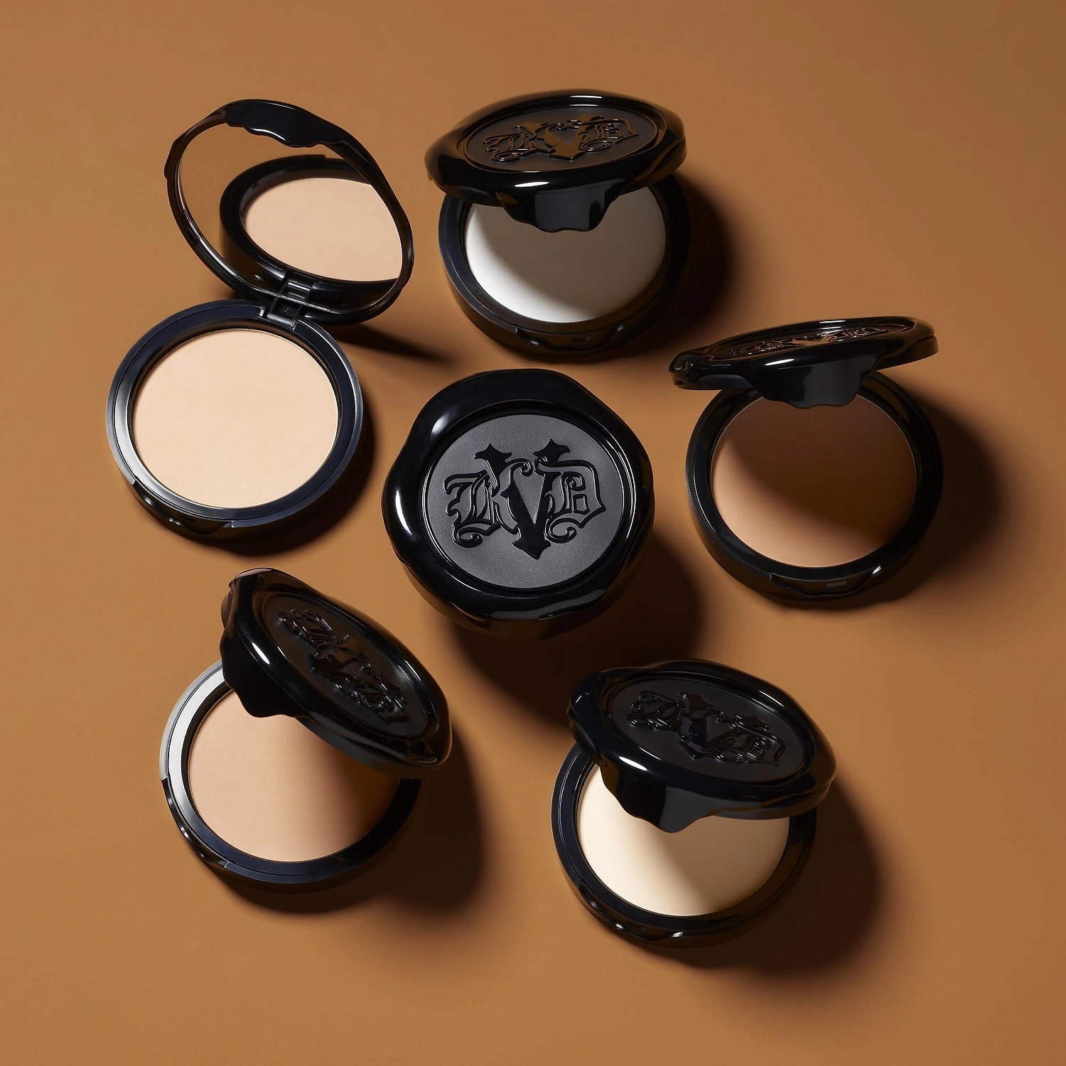 KVD Beauty Lock-It Refillable Mattifying Pressed Finishing Powder Color: Deep - Image 2