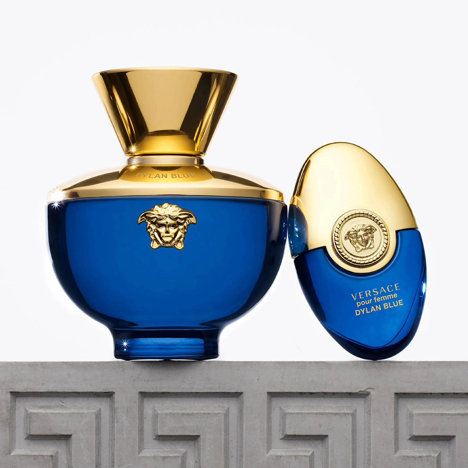 Versace Dylan Blue Pour Femme 0.34 oz/10 mL Floral Scent - Image 5