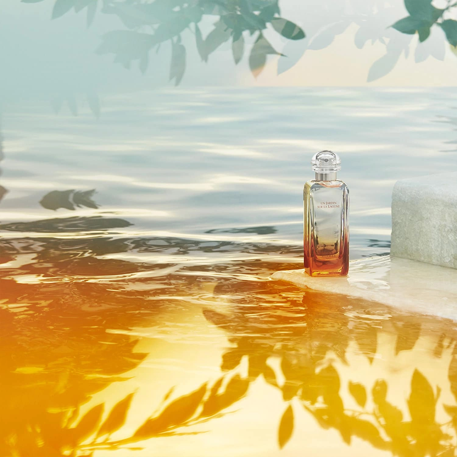 HERMÈS Un Jardin sur la Lagune Eau de Toilette 1.6oz/50mL Floral Powdery Florals - Image 2