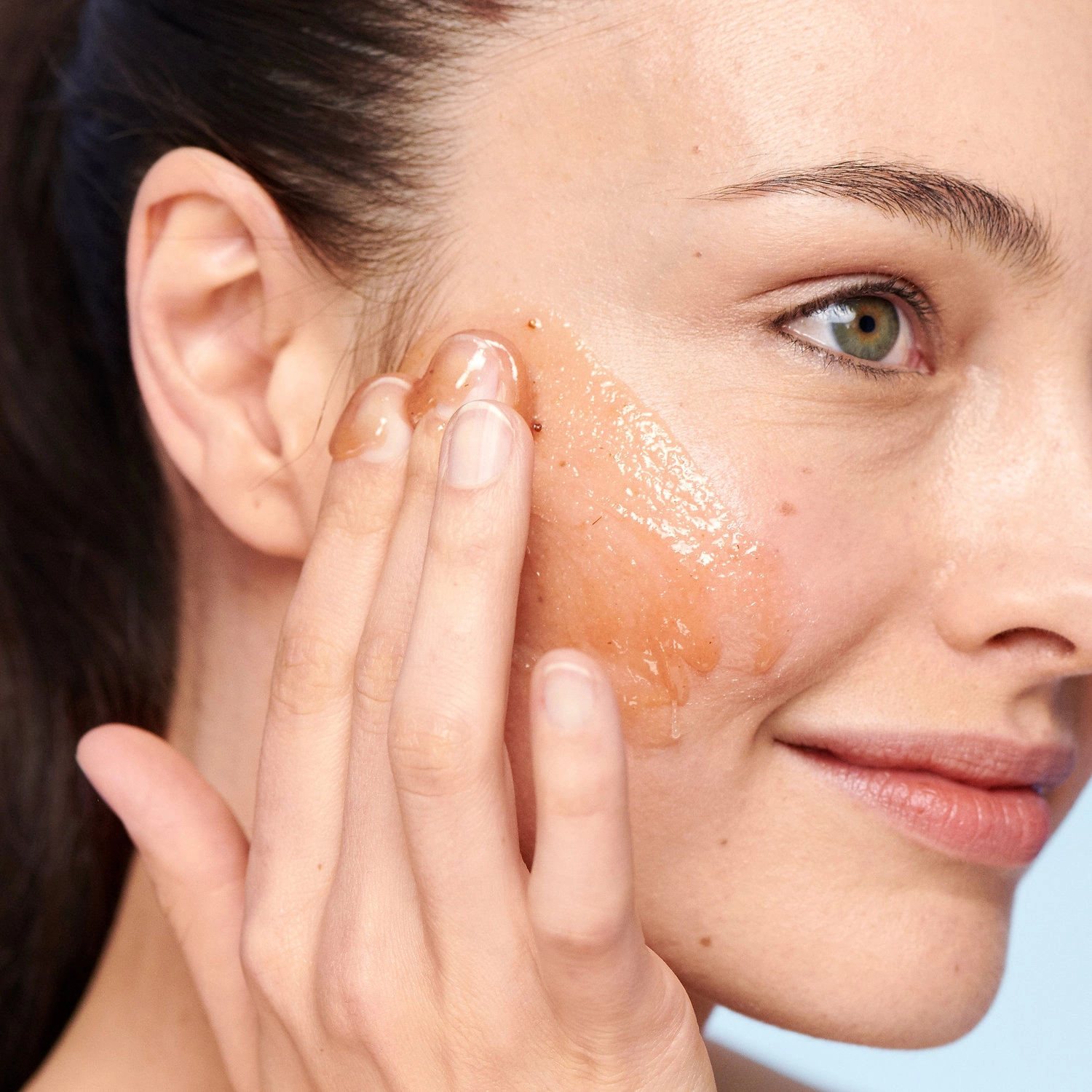 Fresh Mini Sugar Strawberry Exfoliating Face Wash 1.6 oz/50 mL - Image 4