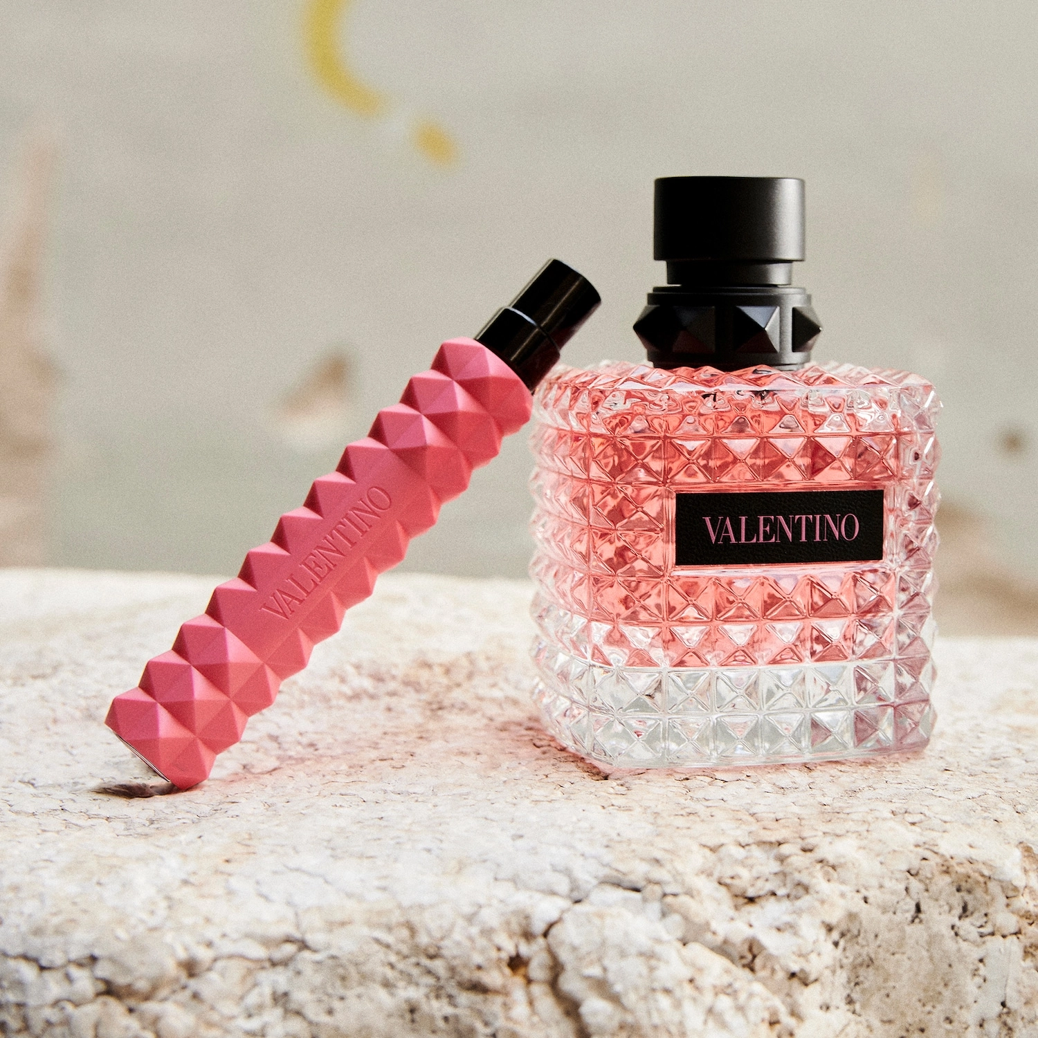 Valentino Donna Born In Roma Eau de Parfum 0.33 oz/10 mL Floral Warm Florals Blackcurrant Jasmine Grandiflorum Bourbon Vanilla - Image 3