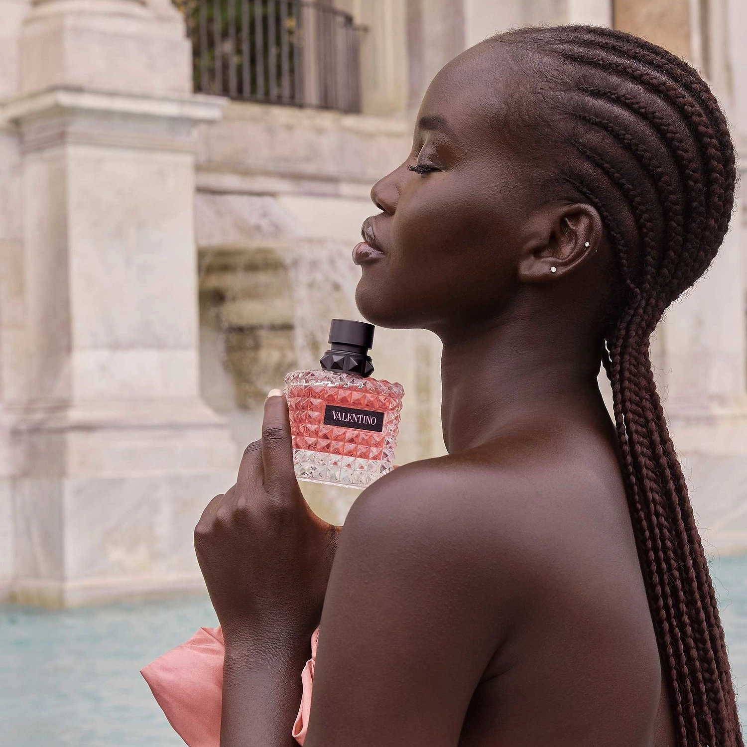 Valentino Donna Born In Roma Eau de Parfum 0.33 oz/10 mL Floral Warm Florals Blackcurrant Jasmine Grandiflorum Bourbon Vanilla - Image 4