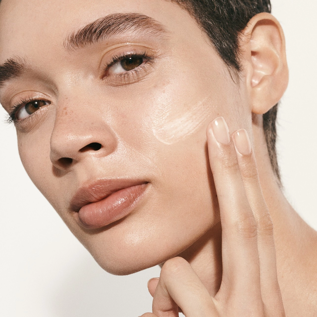 La Mer The Regenerating Serum 1 oz/ 30 mL - Image 3