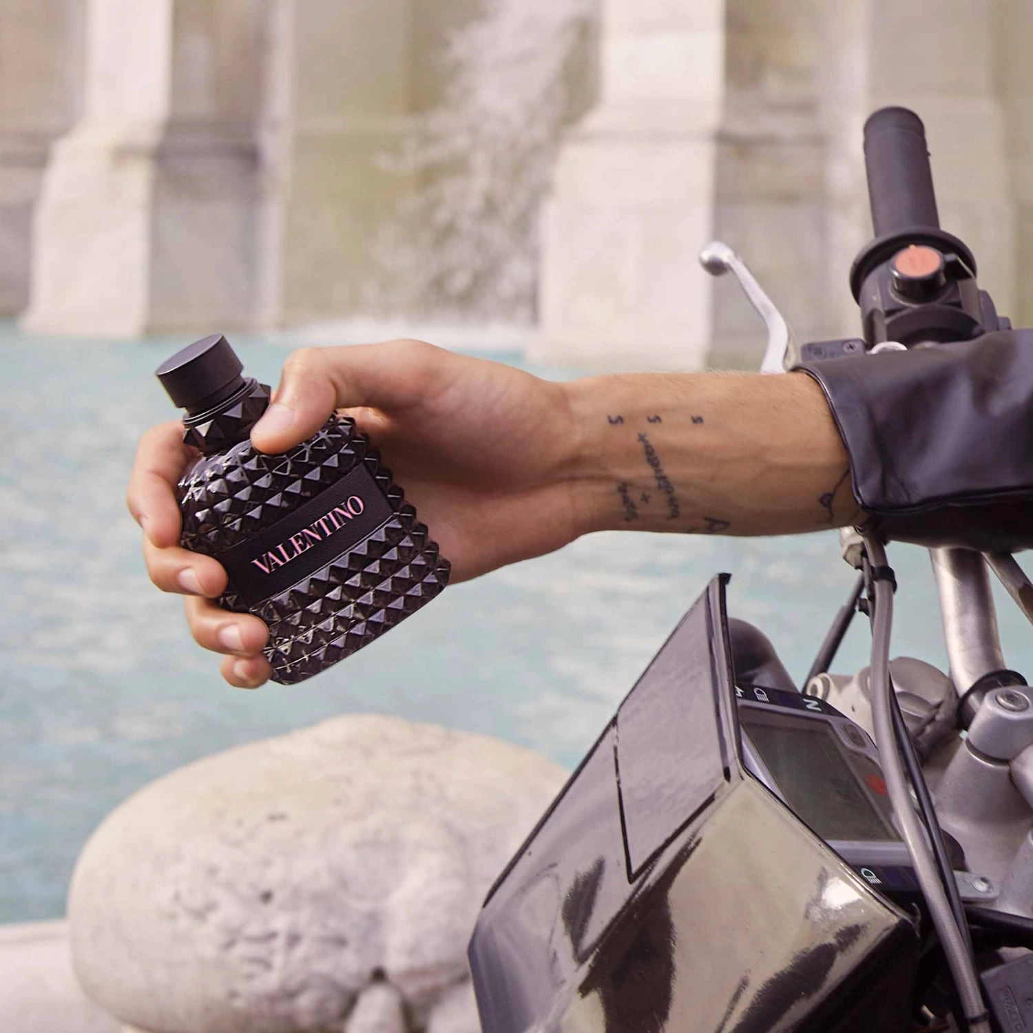 Valentino Uomo Born in Roma Eau de Toilette 1.7 oz/50 mL Warm & Spicy Violet, Vetiver, Ginger - Image 6