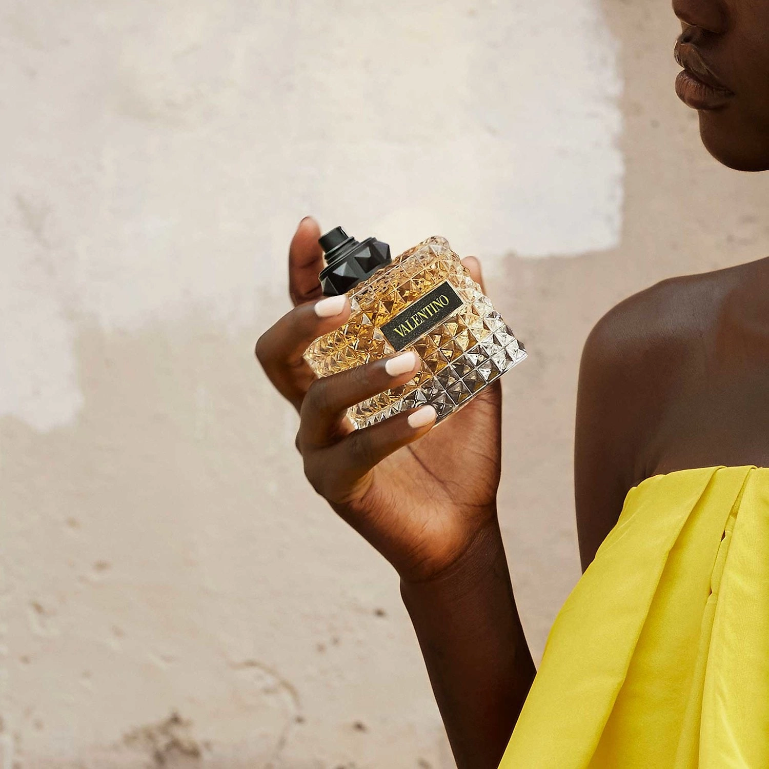 Valentino Donna Yellow Dream Eau de Parfum Travel Spray 0.34 oz / 10 mL - Fresh Florals - Image 4