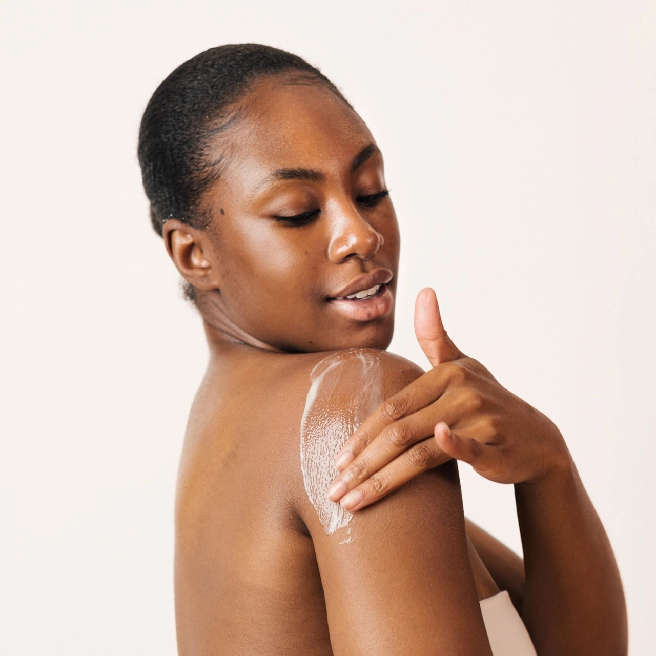 Farmacy Honeymoon Glow Body 12% AHA/BHA Bump-Smoothing Night Serum - 4.7 oz / 140 mL - Image 6