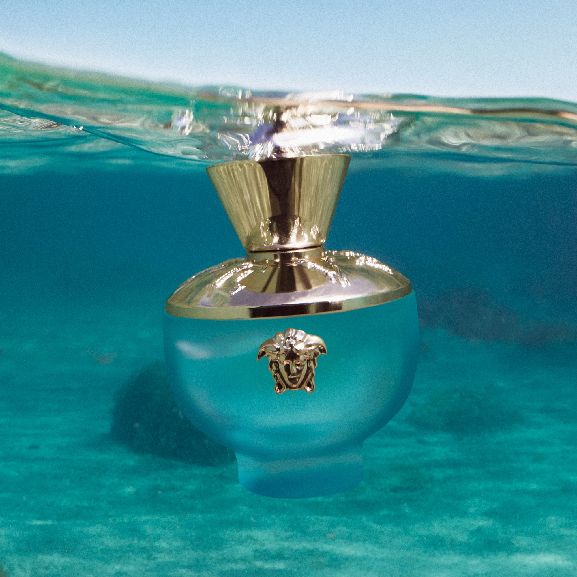 Versace Dylan Turquoise Ovetto Spray 0.34 oz/10 mL Fresh Florals - Image 5