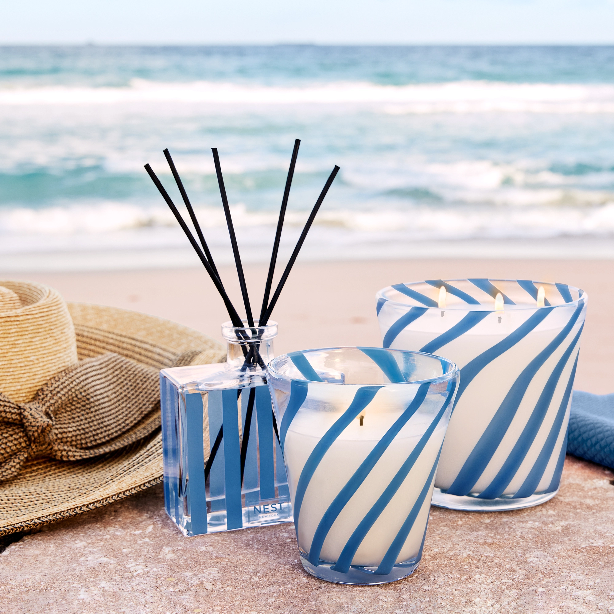 NEST New York Gray Malin Ocean Mist & Sea Salt Candle Size: 20.2 oz / 573 g Limited Edition - Image 3