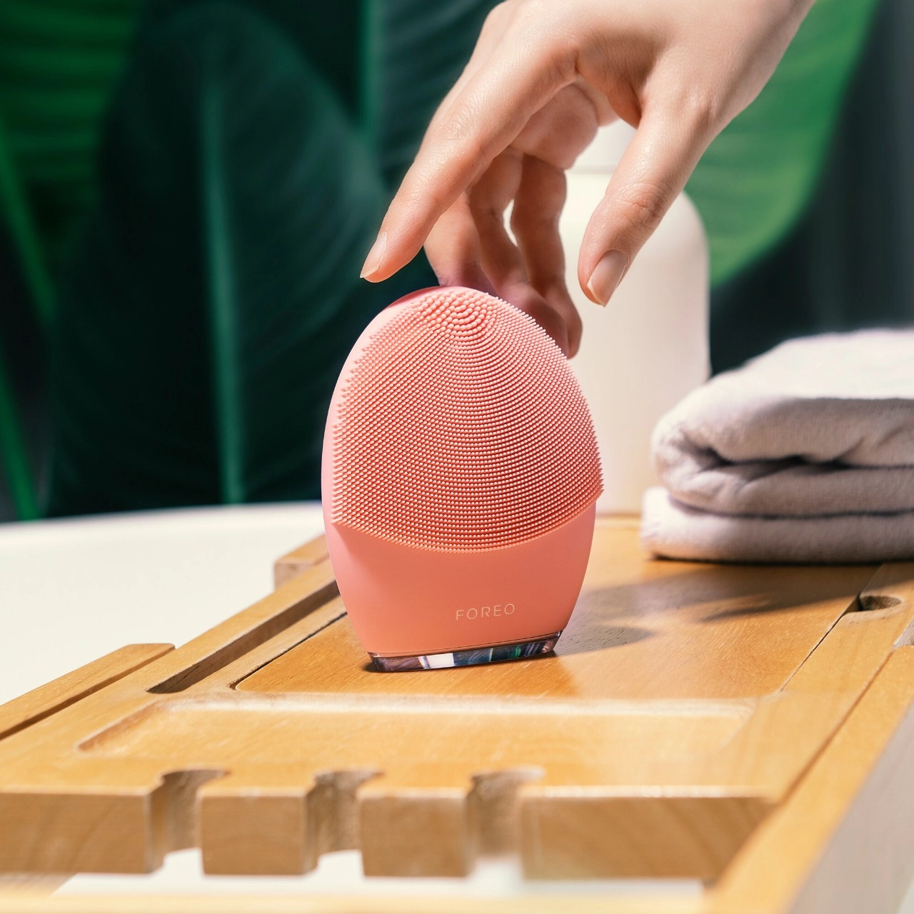 FOREO LUNA™ 4 Facial Cleansing & Firming Massage for Balanced Skin - Image 5
