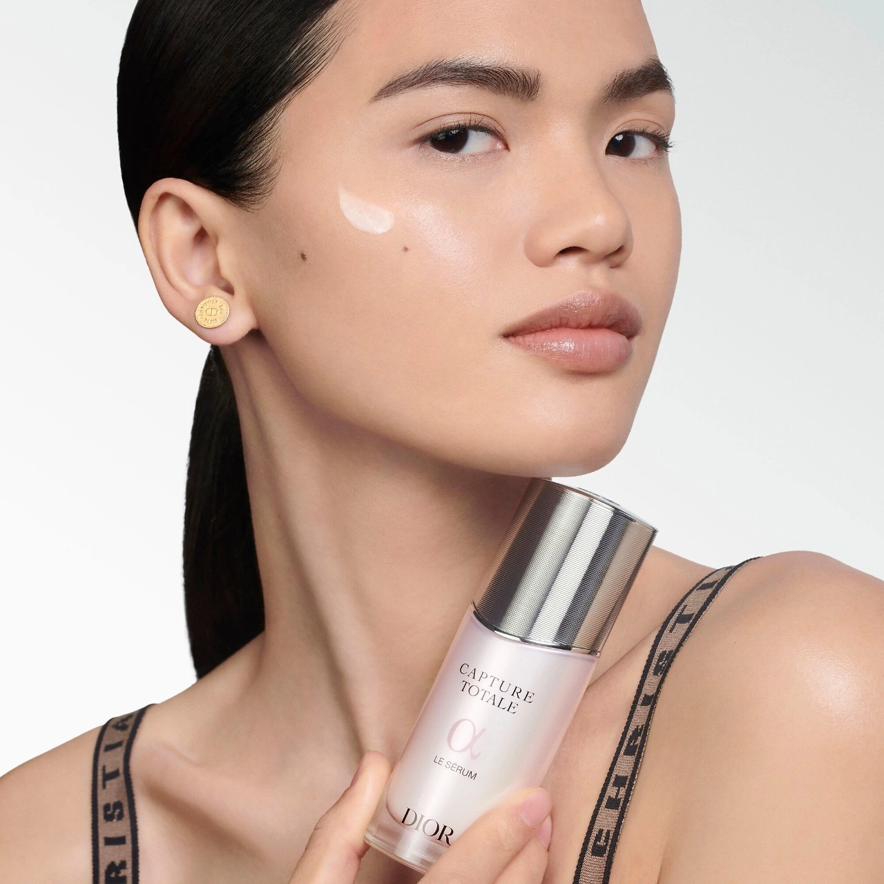 Dior Capture Totale Le Sérum Anti-Aging Serum - Unveil Timeless Radiance - Image 2