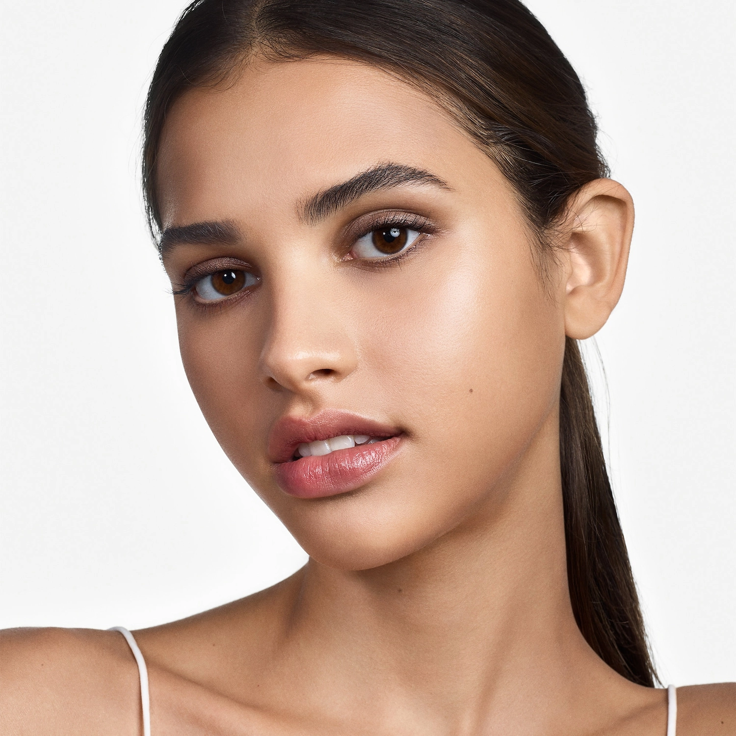 CLINIQUE Even Better™ Makeup Broad Spectrum SPF 15 Foundation CN 52 Neutral - Moderately Fair, Cool-Neutral Undertones - Image 3