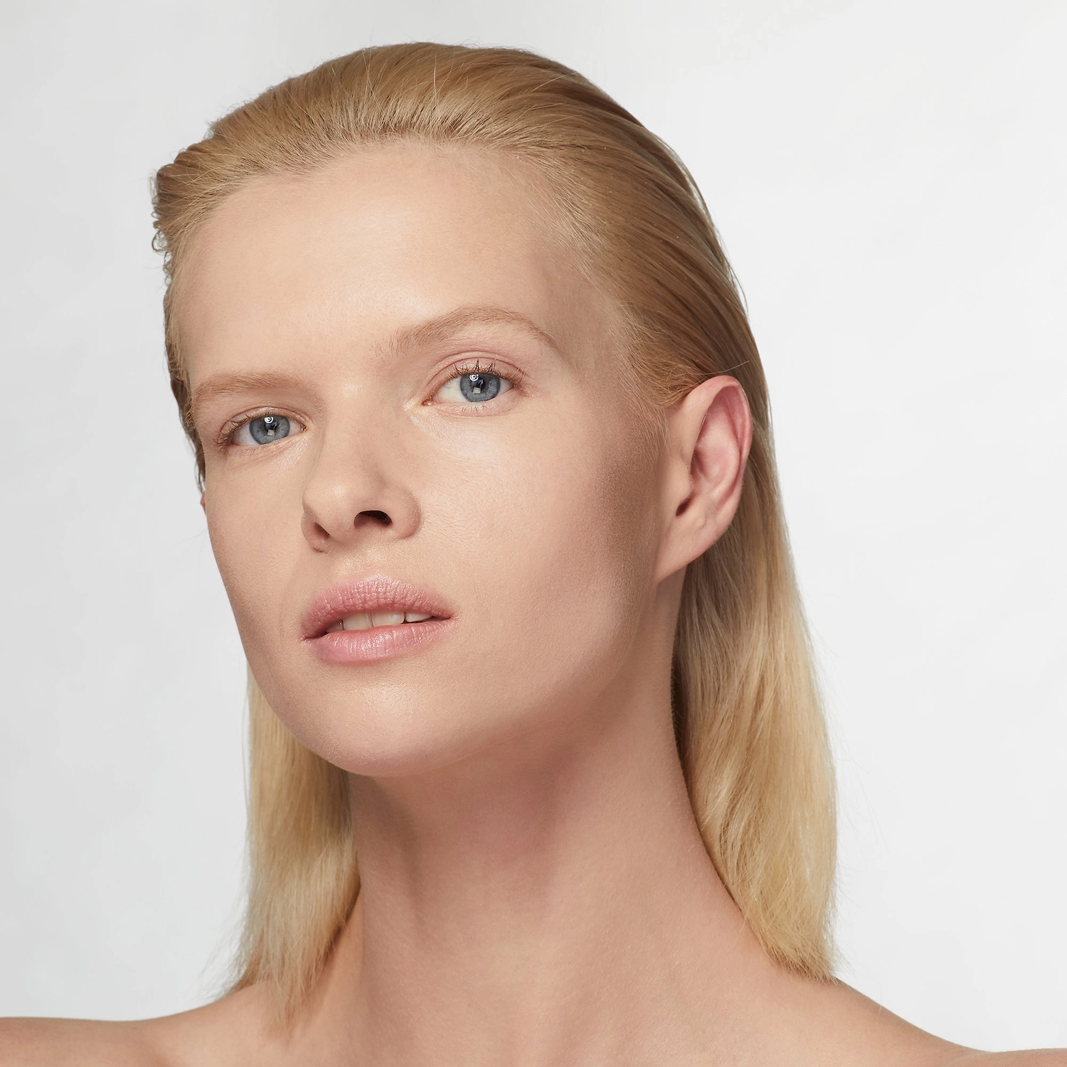 Estée Lauder Double Wear Stay-in-Place Foundation 2C1 Pure Beige - Image 2