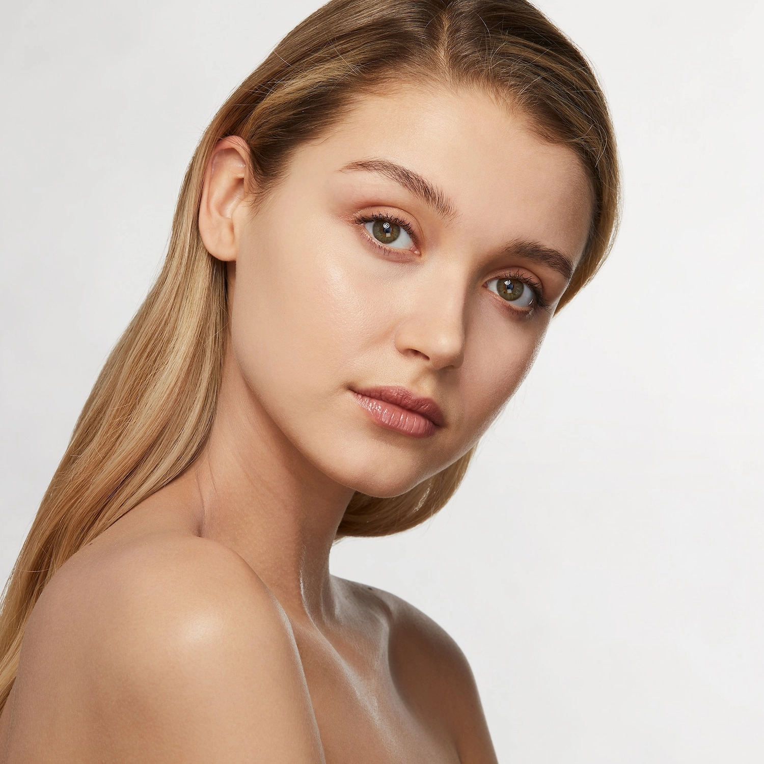 Estée Lauder Double Wear Stay-in-Place Foundation 1N2 Ecru - Light with Neutral Rosy Undertones - Image 2