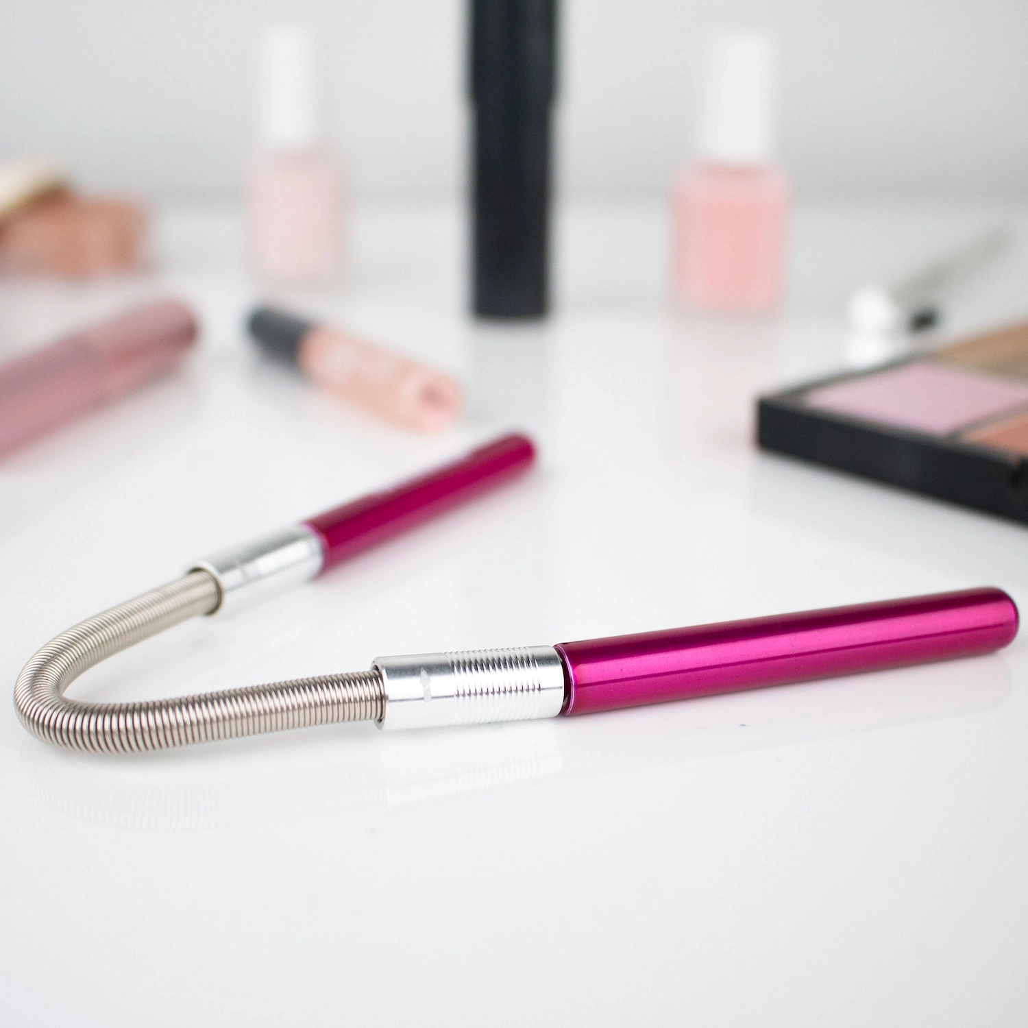 TWEEZERMAN Smooth Finish Facial Hair Remover - Limited Edition - Image 2