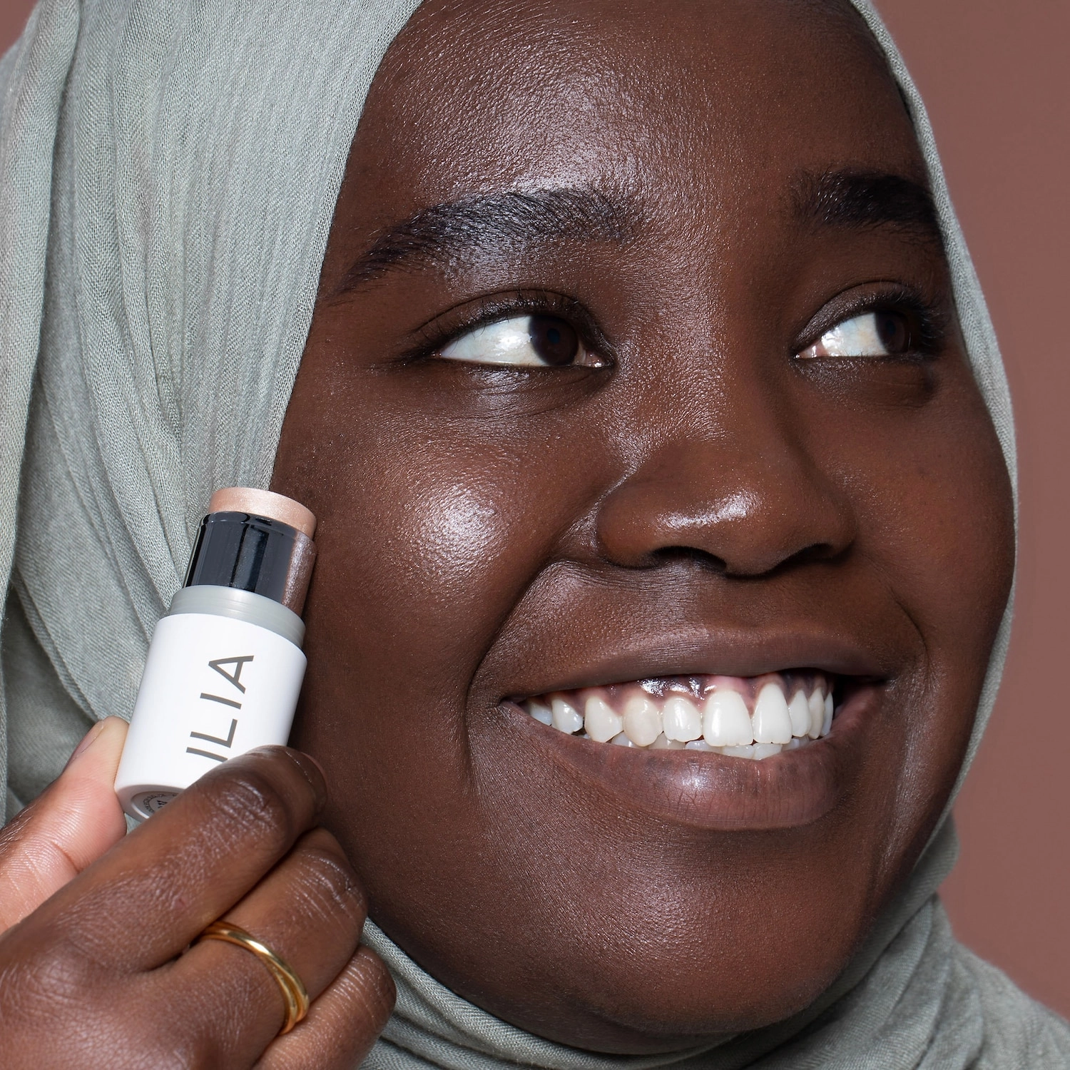 ILIA Multi-Stick Cream Blush + Highlighter + Lip Tint - Cosmic Dancer Gold - Image 7