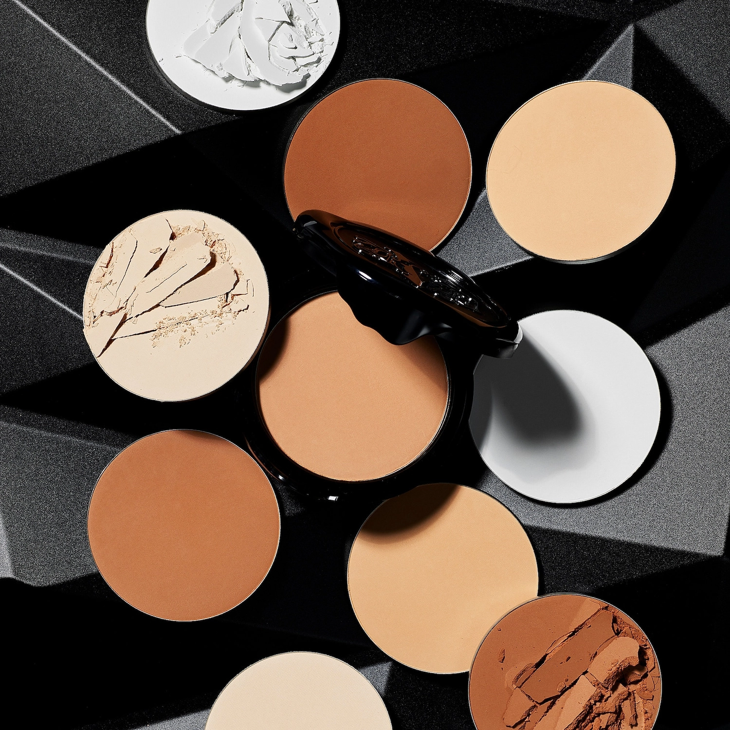 KVD Beauty Lock-It Fair Mattifying Pressed Finishing Powder - Image 3