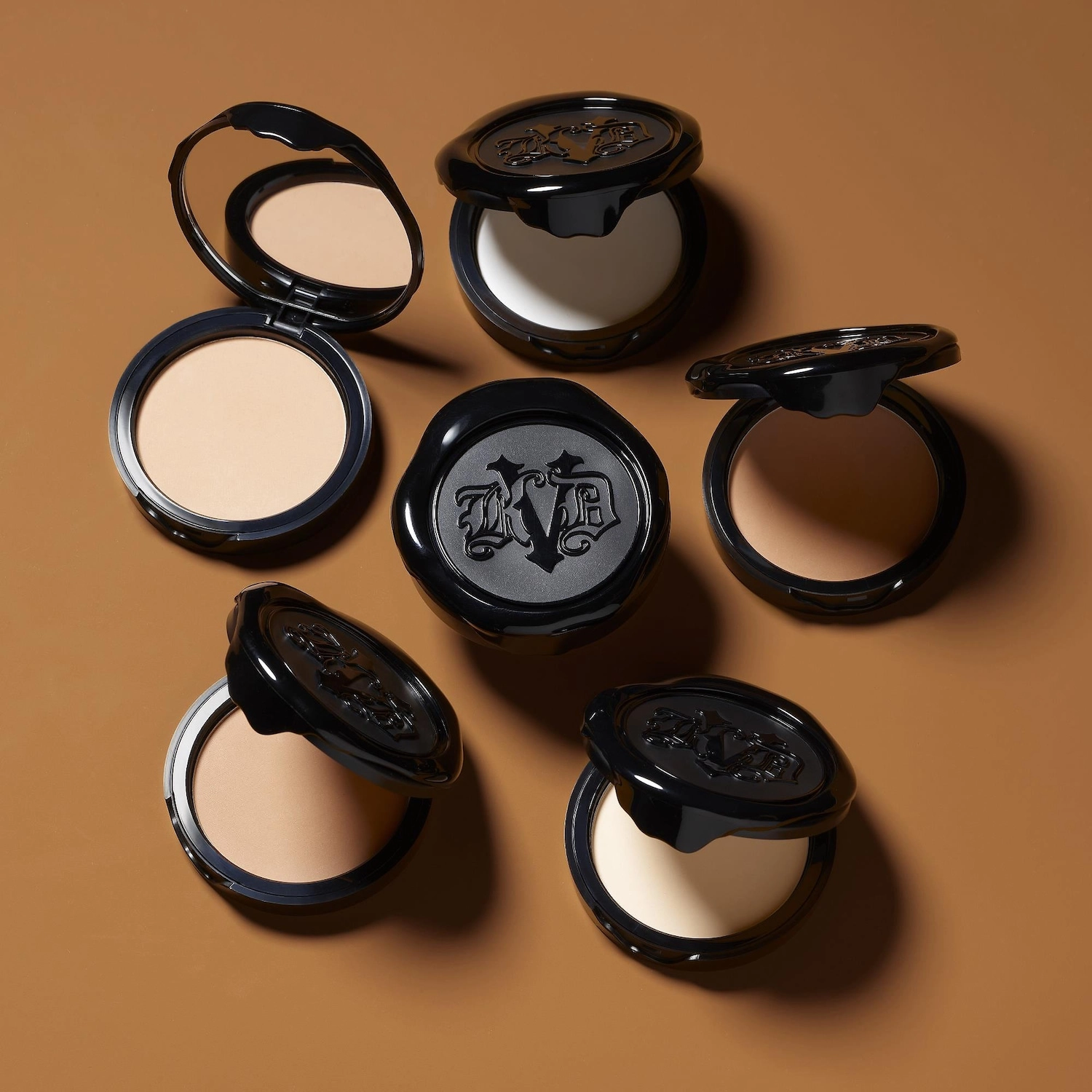 KVD Beauty Lock-It Finishing Powder Refill Color: Light - Image 3