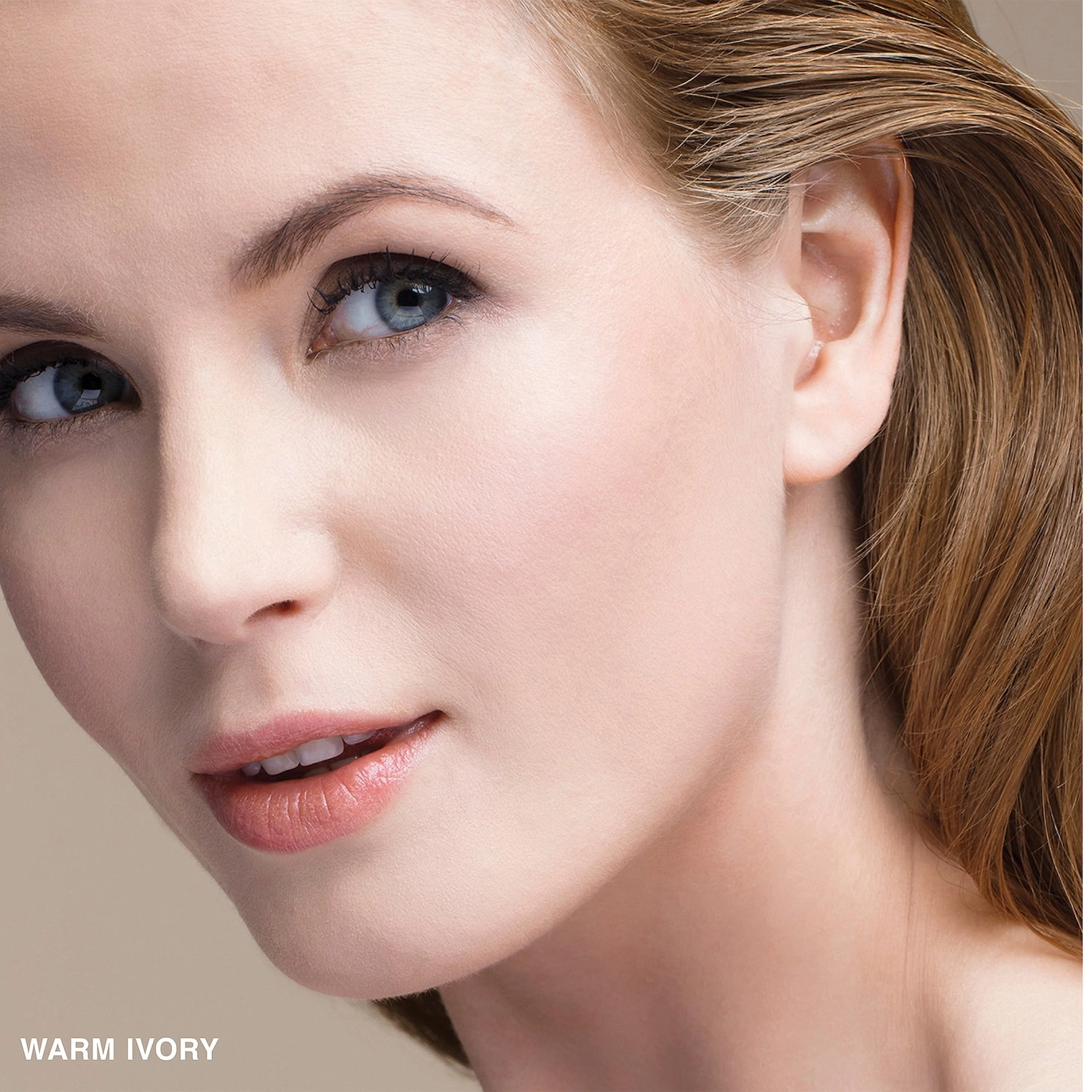 Bobbi Brown Skin Long-Wear Weightless Foundation SPF 15 Color: Warm Ivory (W-026) - Image 2