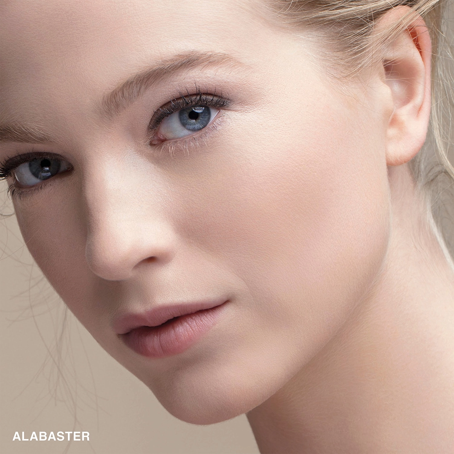 Bobbi Brown Skin Long-Wear Weightless Foundation SPF 15 Color: Alabaster (C-004) - Image 2