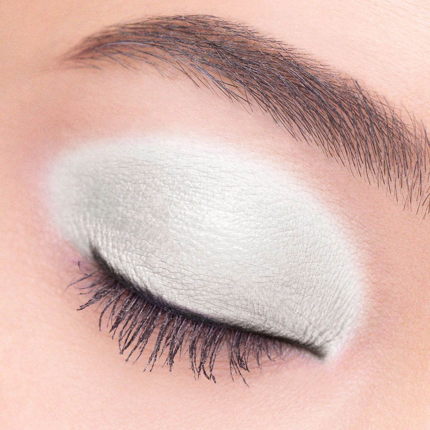 MAKE UP FOR EVER Artist Color Eye Shadow ME-122 - Snow Metallic - Image 2
