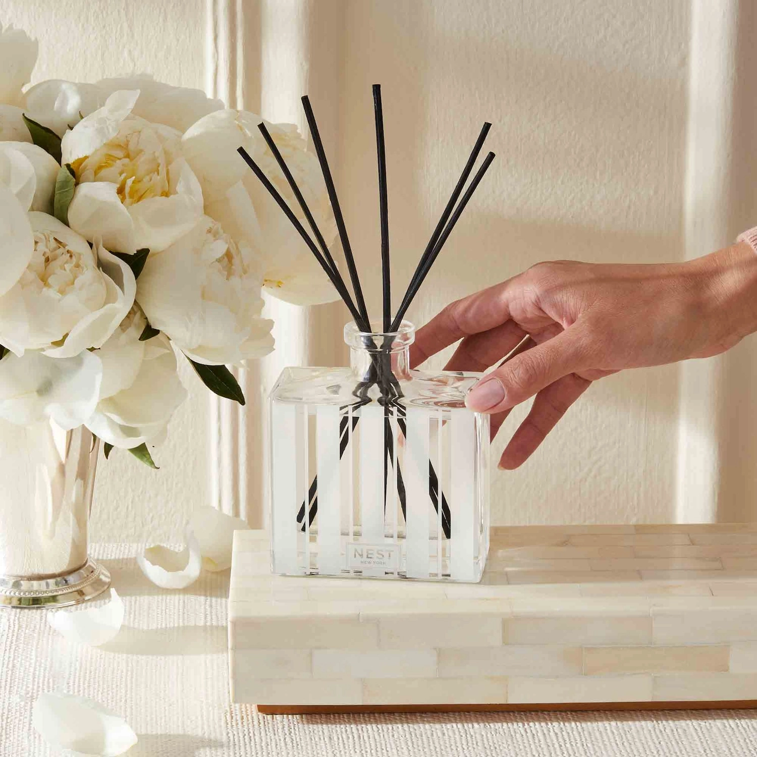NEST New York Linen Reed Diffuser - Image 2