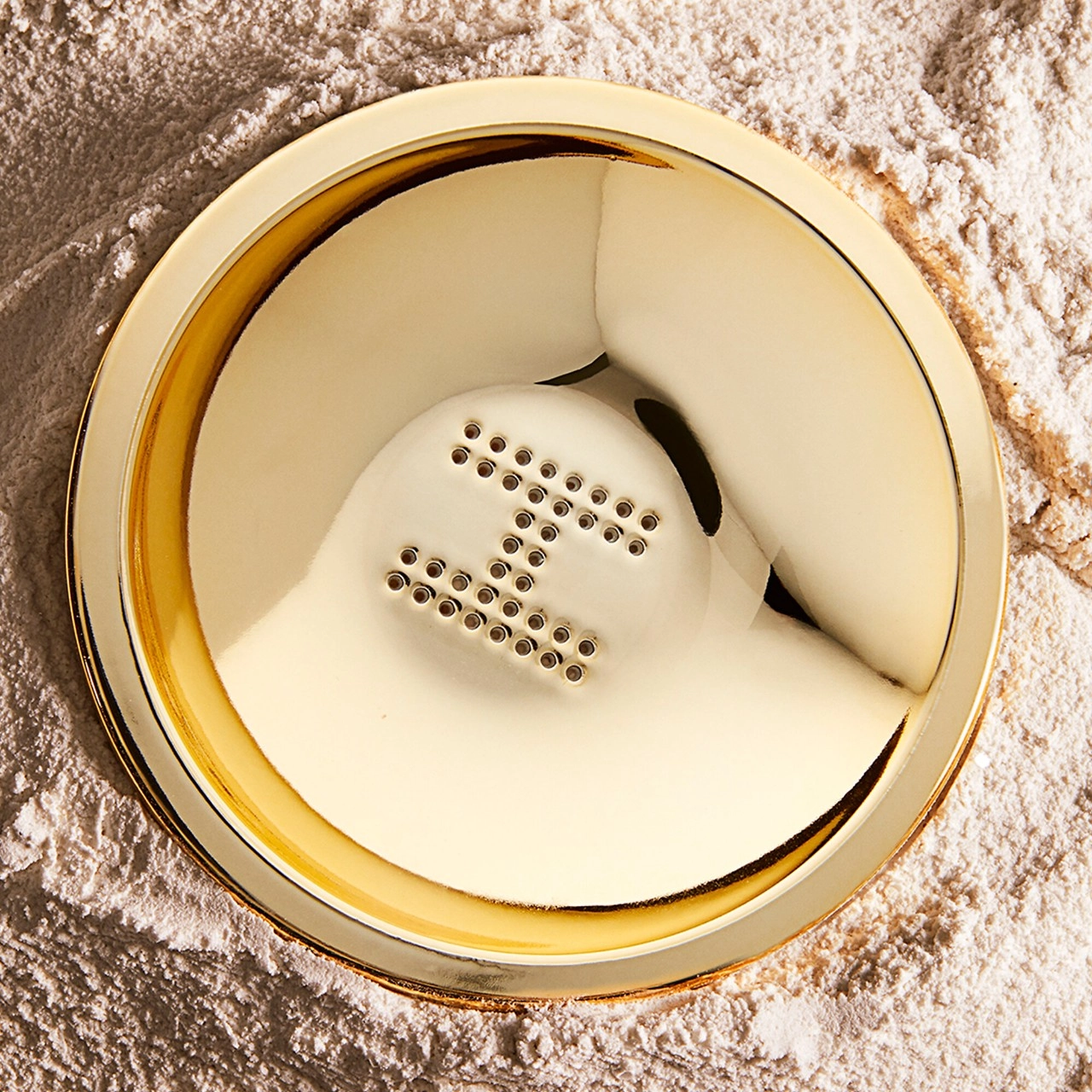 Hourglass Veil™ Translucent Setting Powder - Talc Free, Color: Translucent - Image 4