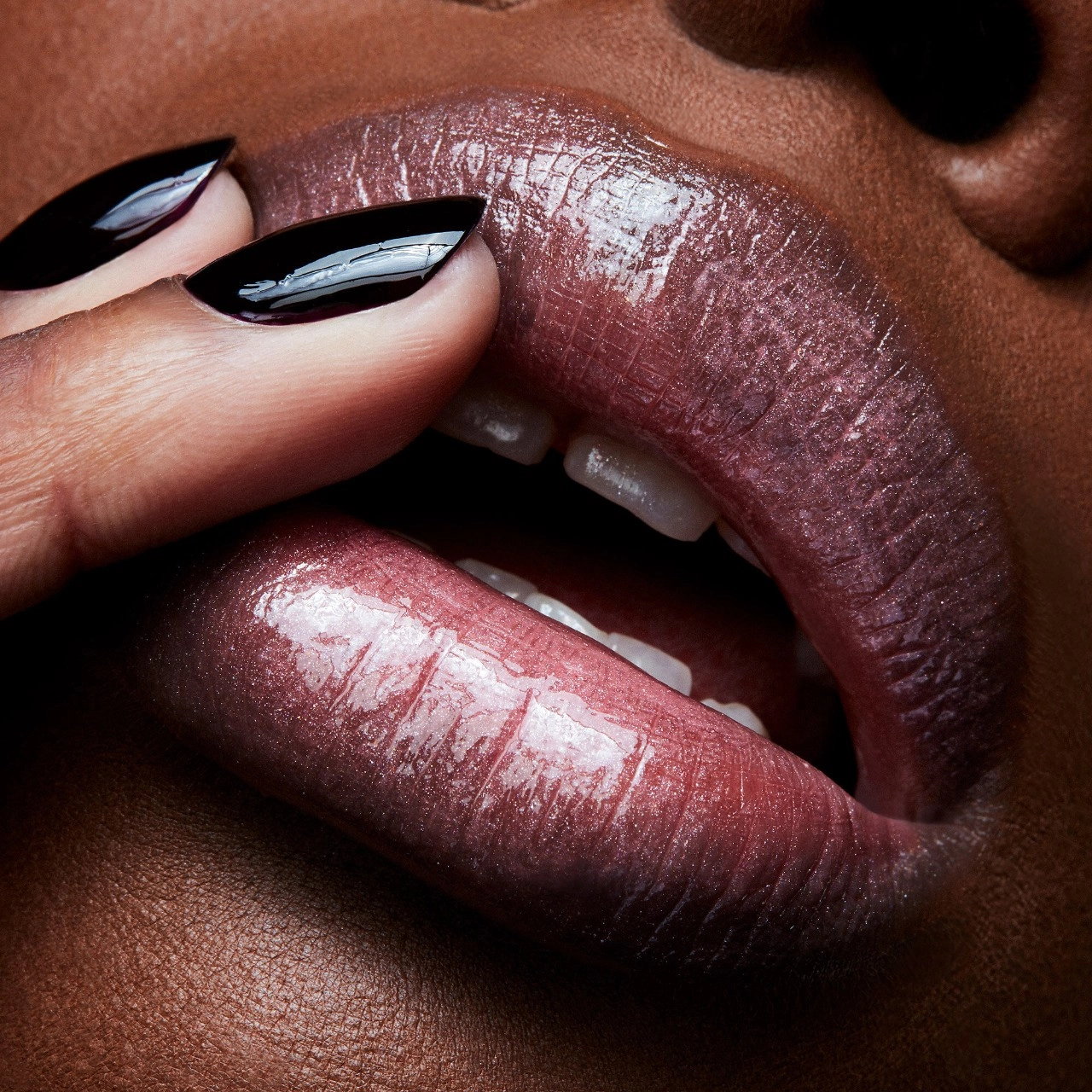 MAC Cosmetics Lipglass in Cultured - Opalescent Mauve-Pink - Image 5