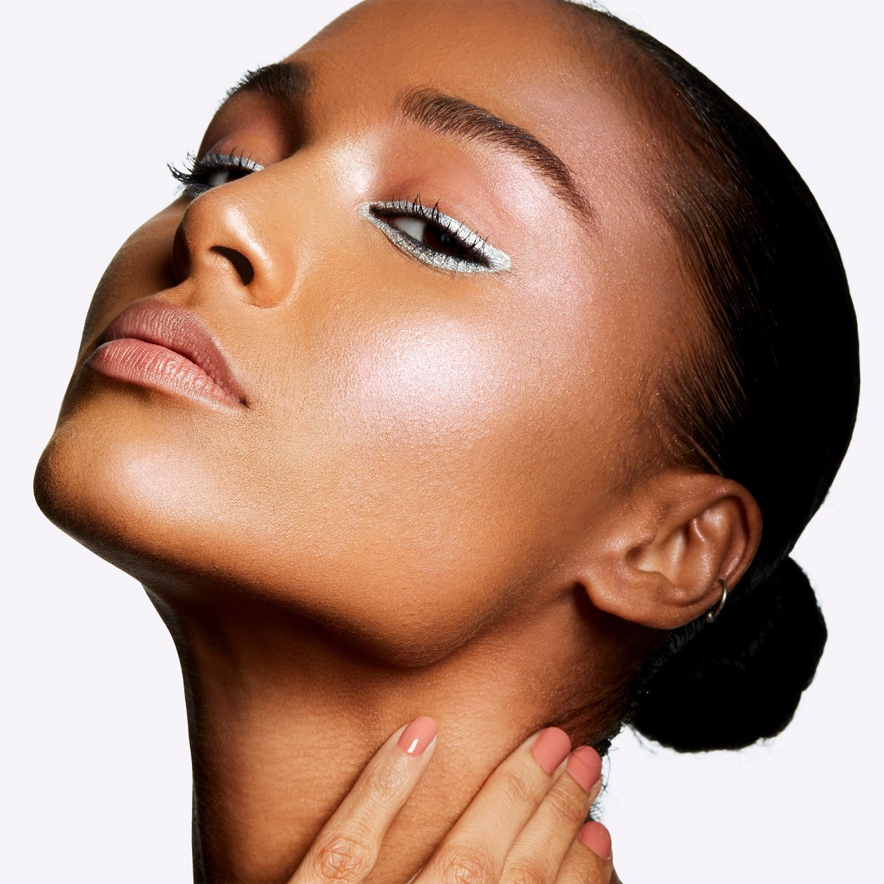 MAC Cosmetics Extra Dimension Skinfinish Highlighter - Show Gold, Radiant Finish - Image 4