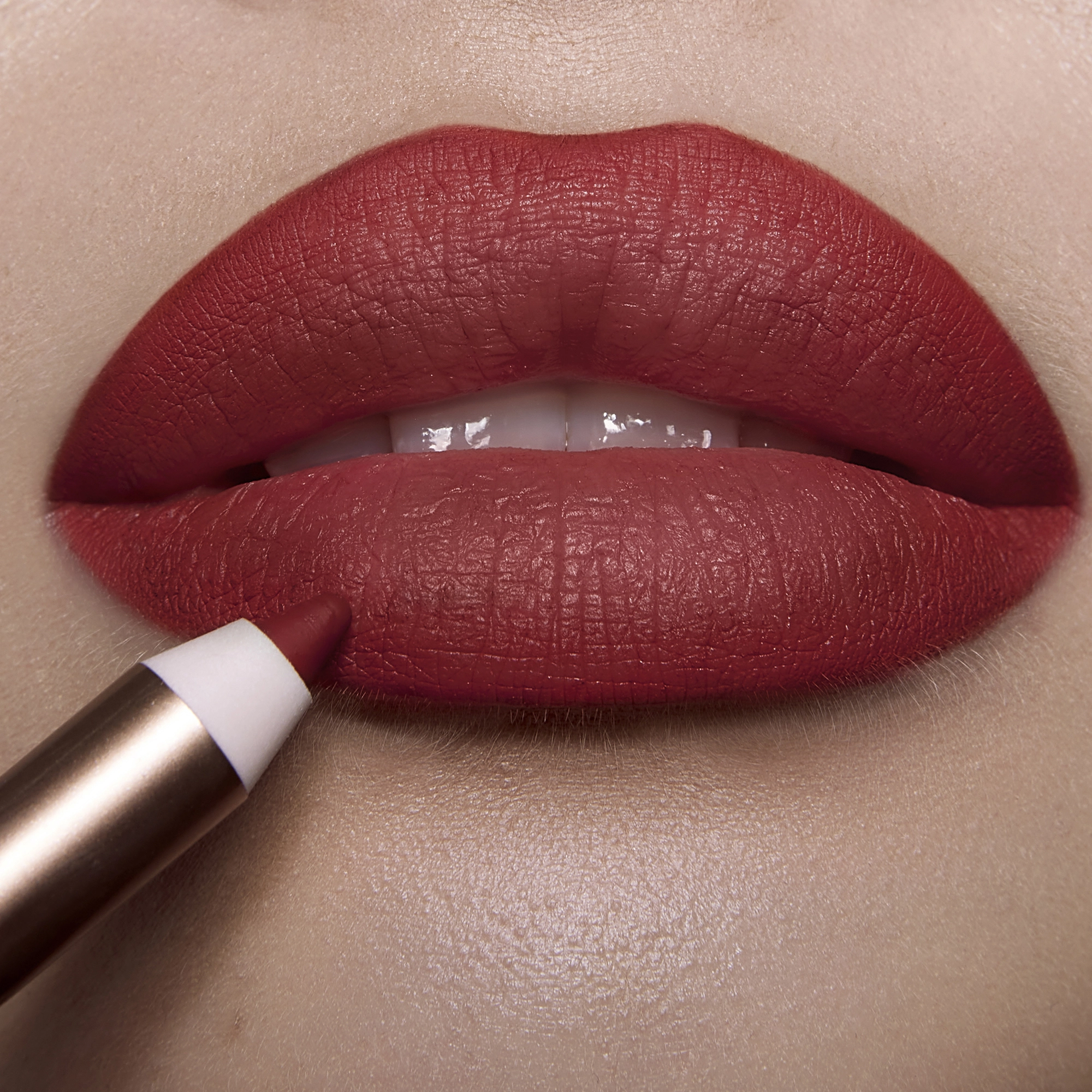 Charlotte Tilbury Lip Cheat Lip Liner in Savage Rose - Warm Rosy Red - Image 2