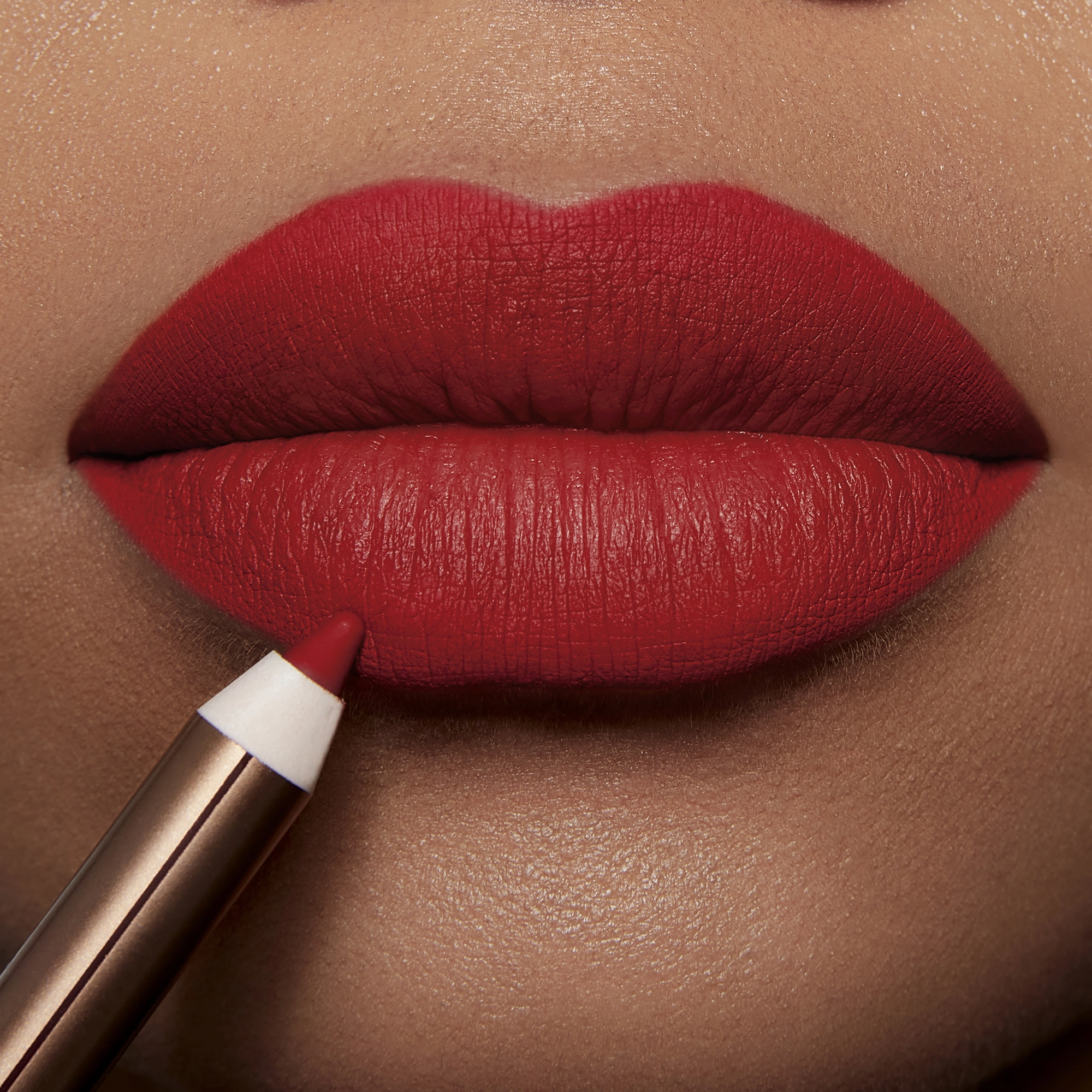 Charlotte Tilbury Lip Cheat Lip Liner in Kiss 'N' Tell - Scarlet Red Vegan - Image 3