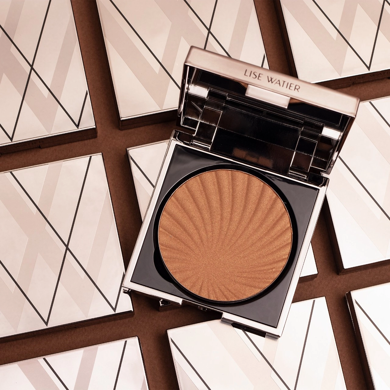 Lise Watier Havana Bronzing Powder - Havana Soft Warm Bronze - Image 11