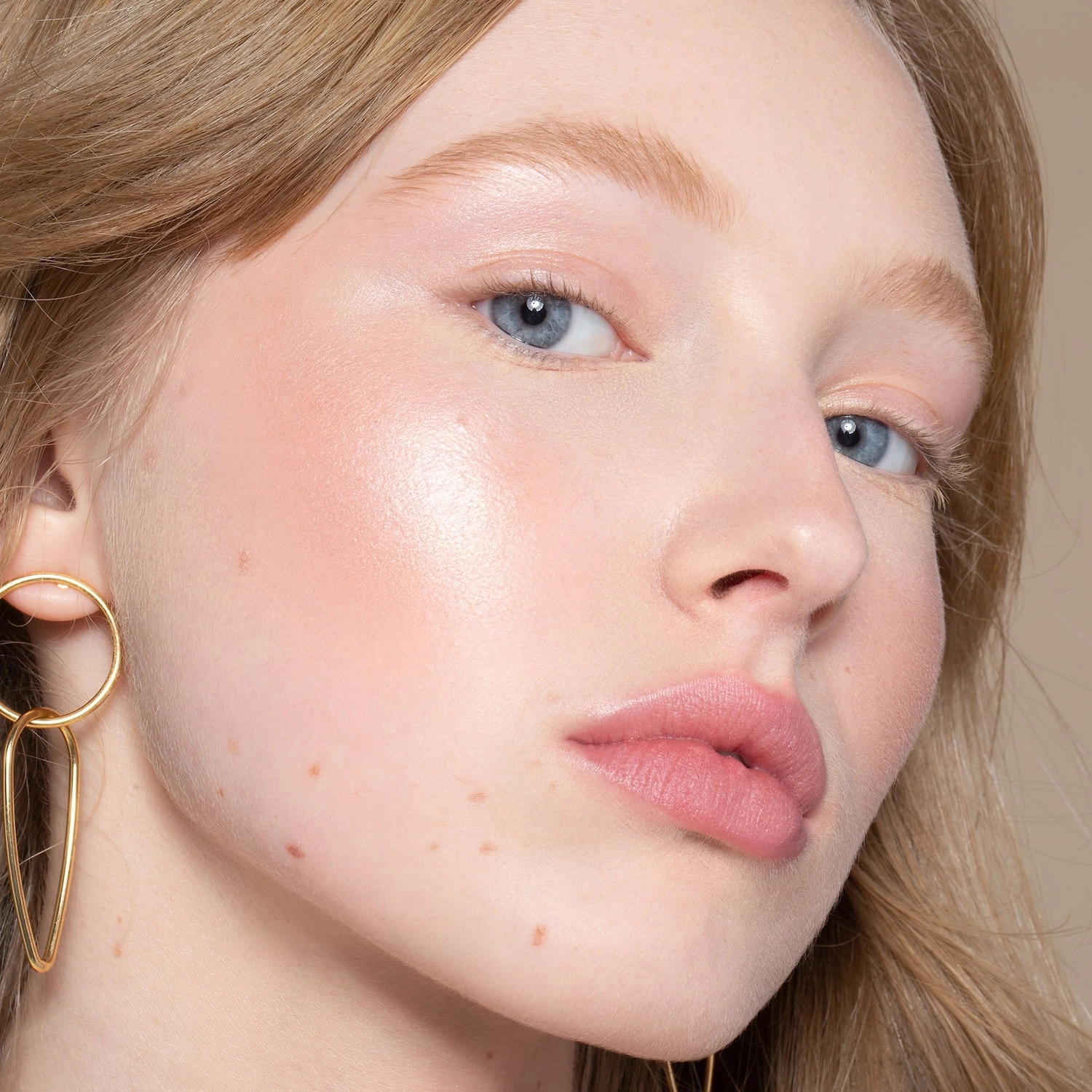 ILIA Liquid Light Serum Highlighter - Atomic Pink Pearl, Vegan, Beauty Collection - Image 5