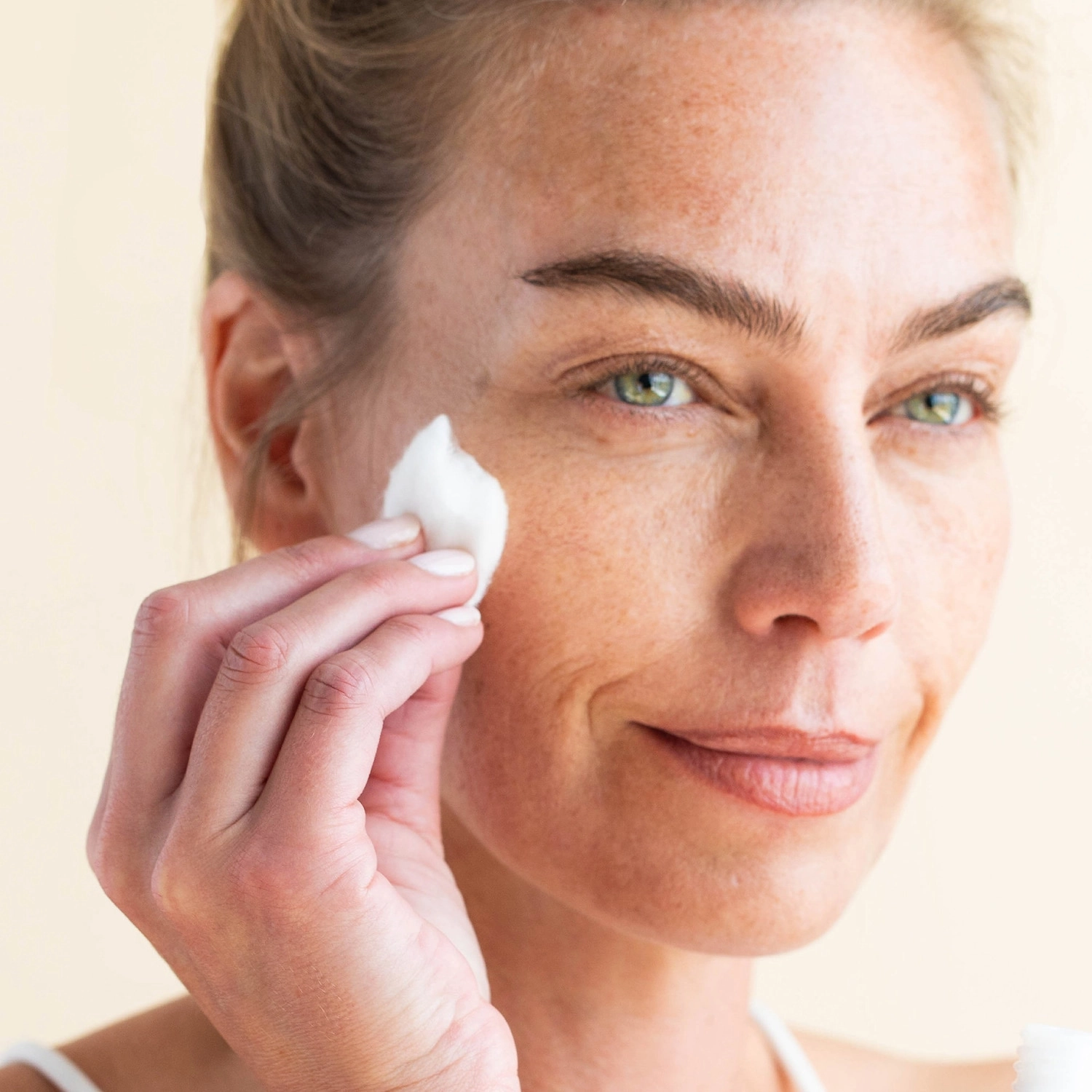 Dr. Dennis Gross Skincare Professional Grade Resurfacing Liquid Peel AHA/Glycolic Acid Salicylic Acid - Best for Oily, Combo, Normal Skin - Image 3