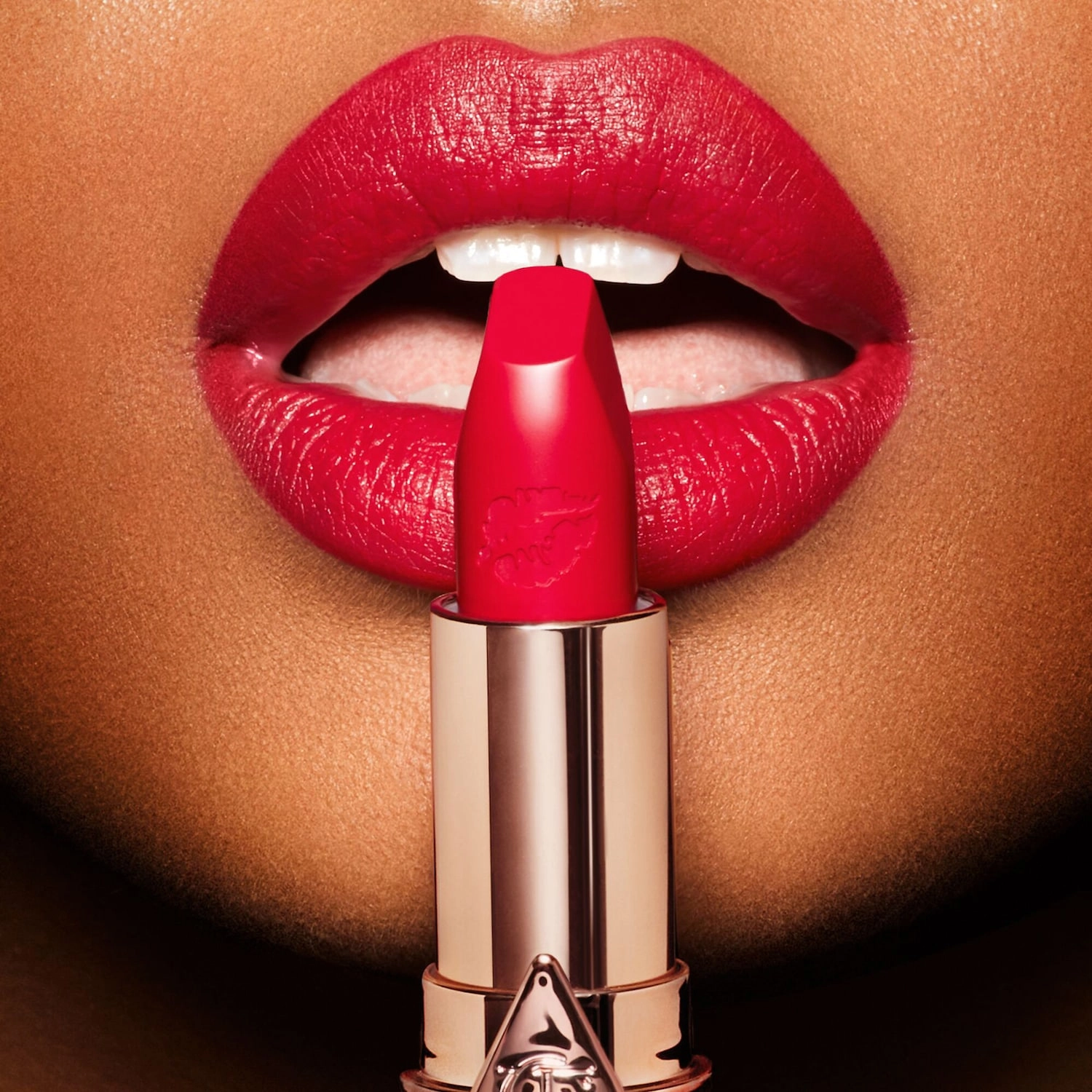 Charlotte Tilbury Hot Lips Lipstick 2 Color: Patsy Red - Image 3