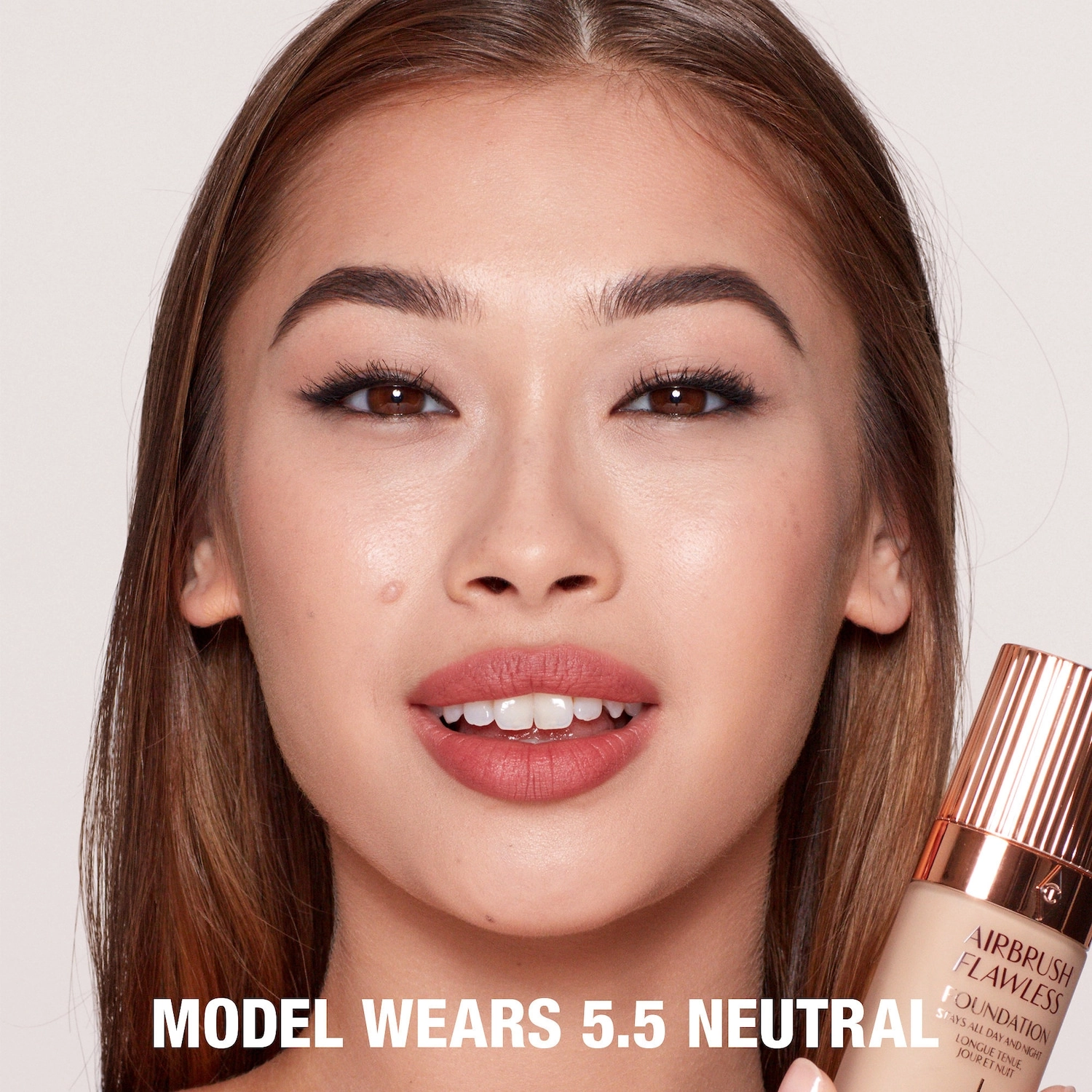 Charlotte Tilbury Airbrush Flawless Longwear Foundation 5.5 Neutral - Medium Skin Tone - Image 4