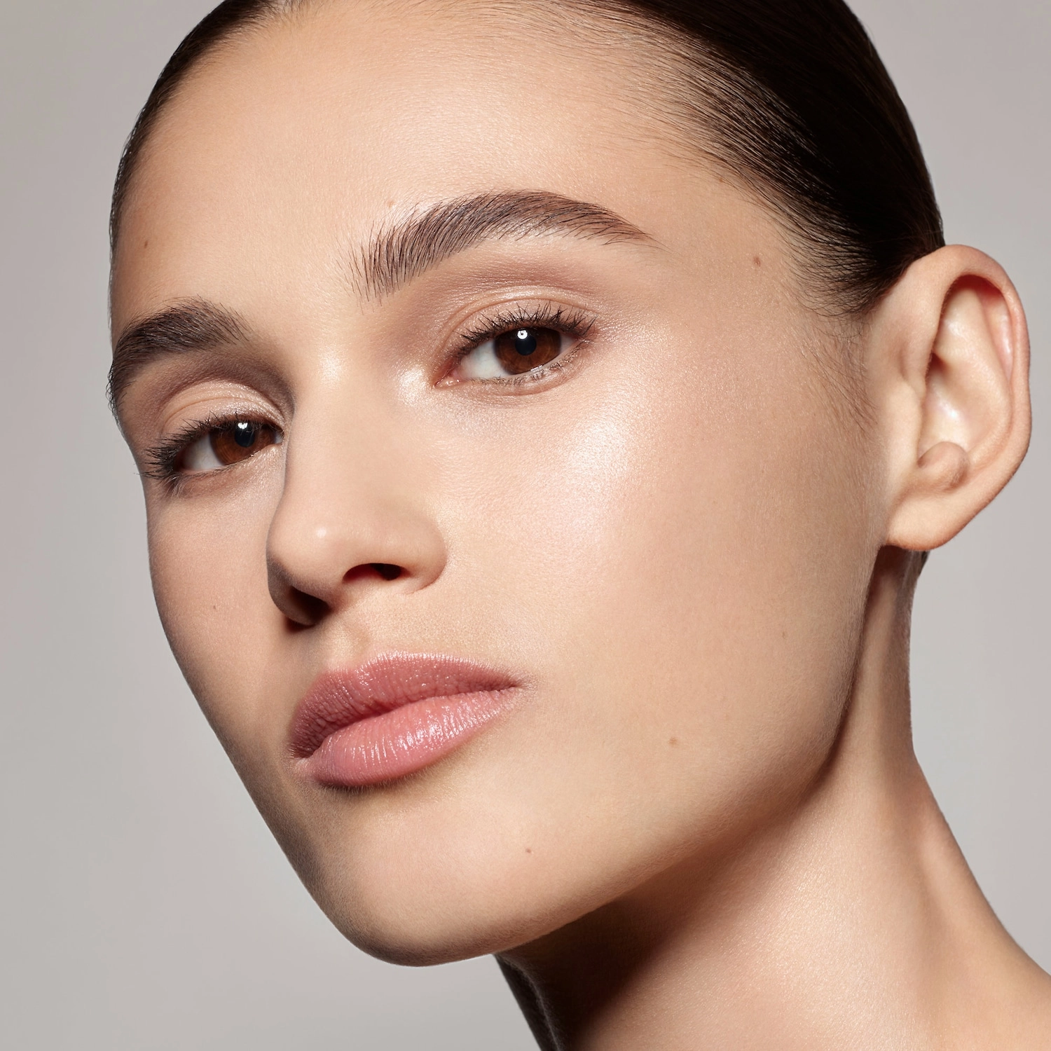 PAT McGRATH LABS Sublime Perfection Foundation Color: Light 6 - Light with Pink Undertones - Image 6