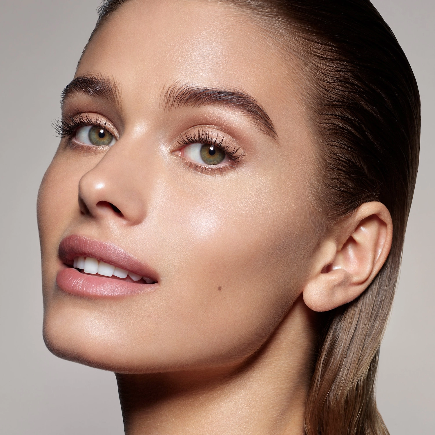 PAT McGRATH LABS Sublime Perfection Foundation Color: Light 7 - Light with Yellow Undertones - Image 6