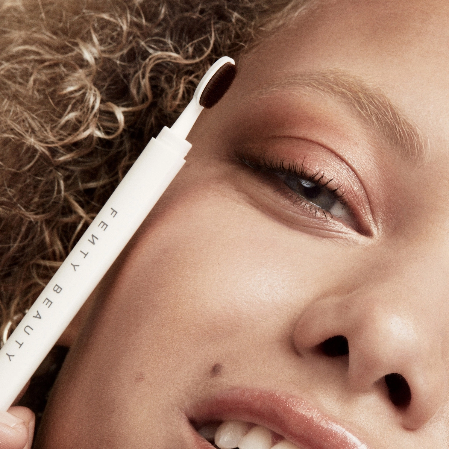 Fenty Beauty Brow MVP Ultra Fine Brow Pencil & Styler Light Brown - Image 2
