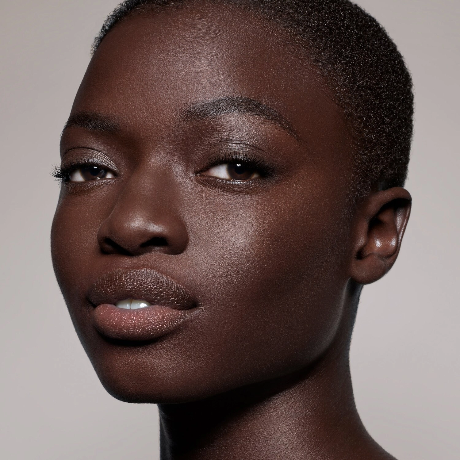 PAT McGRATH LABS Sublime Perfection Setting Powder Color: Deep 5 - Image 2