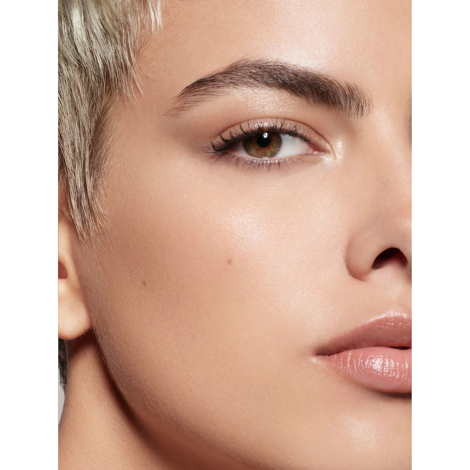 PAT McGRATH LABS Sublime Perfection Concealer LM9 - Light Medium with Pink Neutral Undertones - Image 5