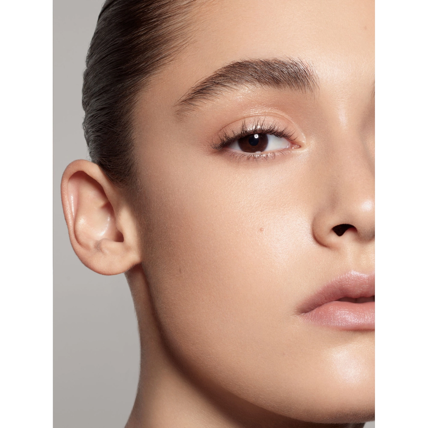 PAT McGRATH LABS Sublime Perfection Concealer LM11 - Light Medium with Yellow Peach Undertones - Image 5