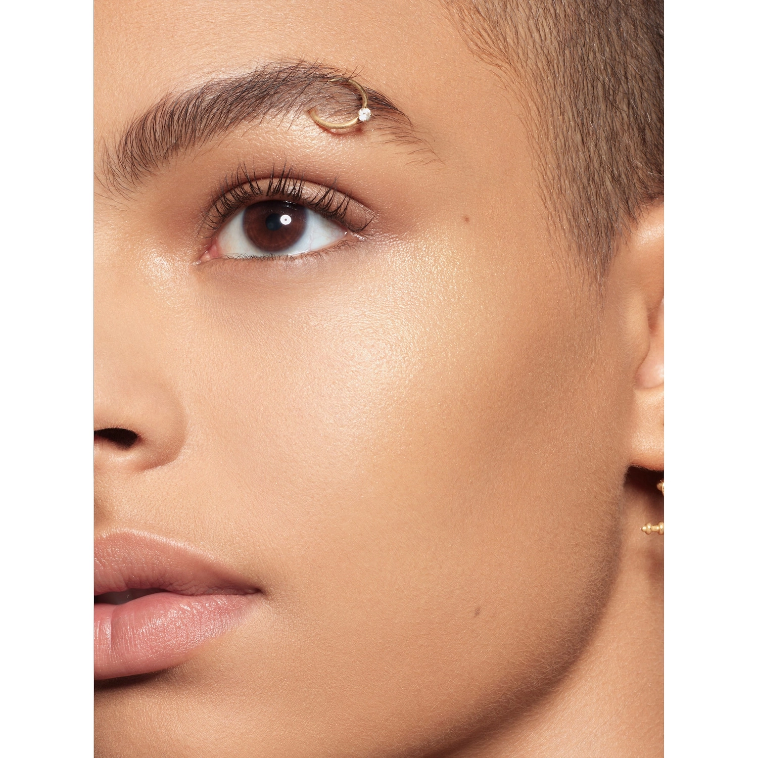 PAT McGRATH LABS Sublime Perfection Concealer LM12 - Light Medium with Peach Undertones - Image 5